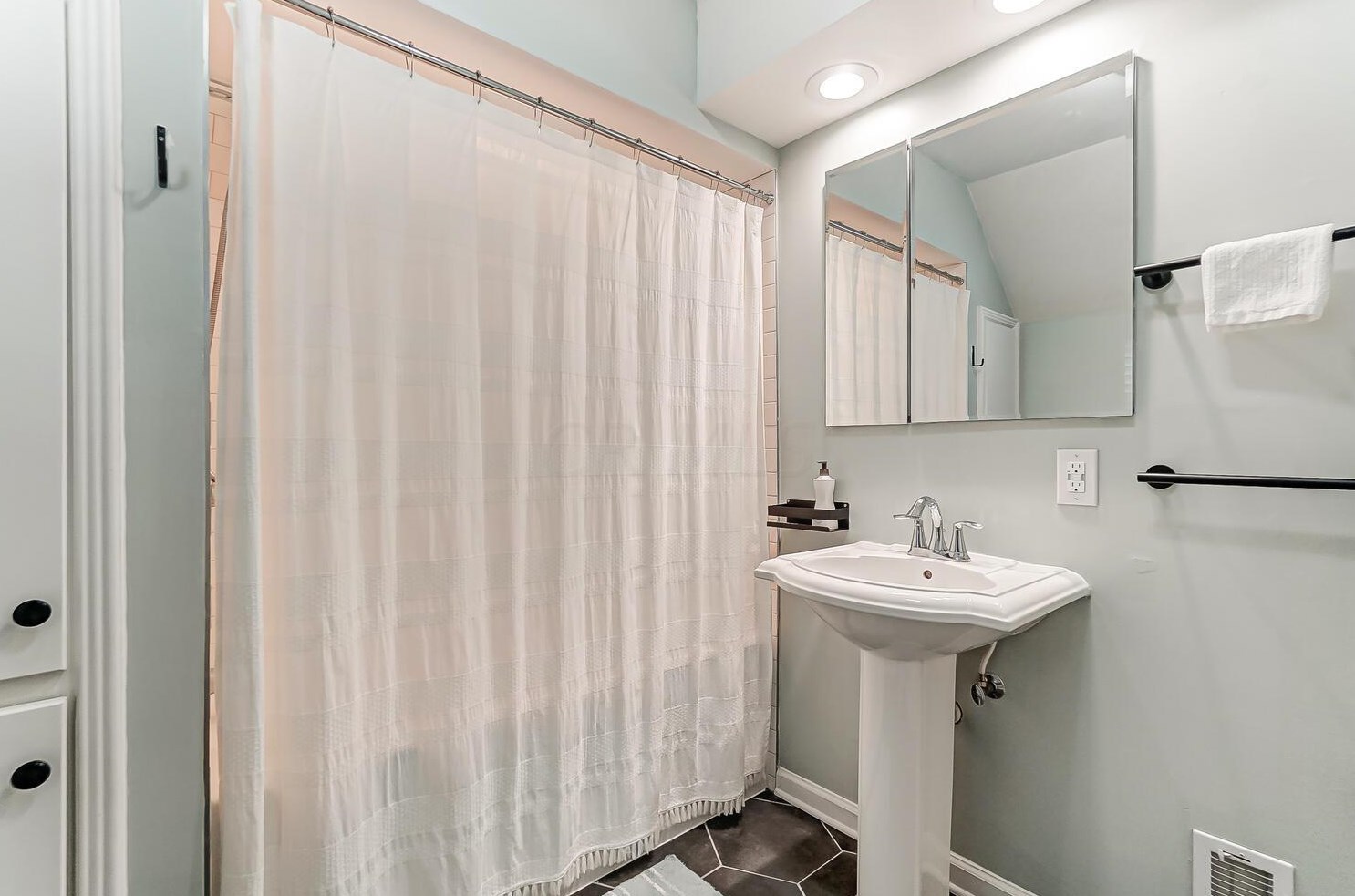 2646 Northwest Blvd, Columbus OH  43221-3345 exterior