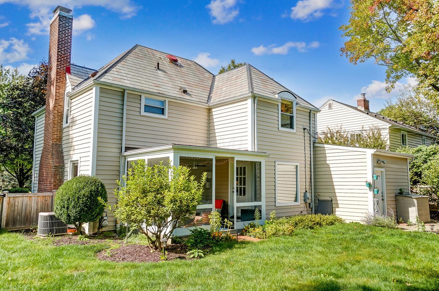 2646 Northwest Blvd, Columbus OH  43221-3345 exterior