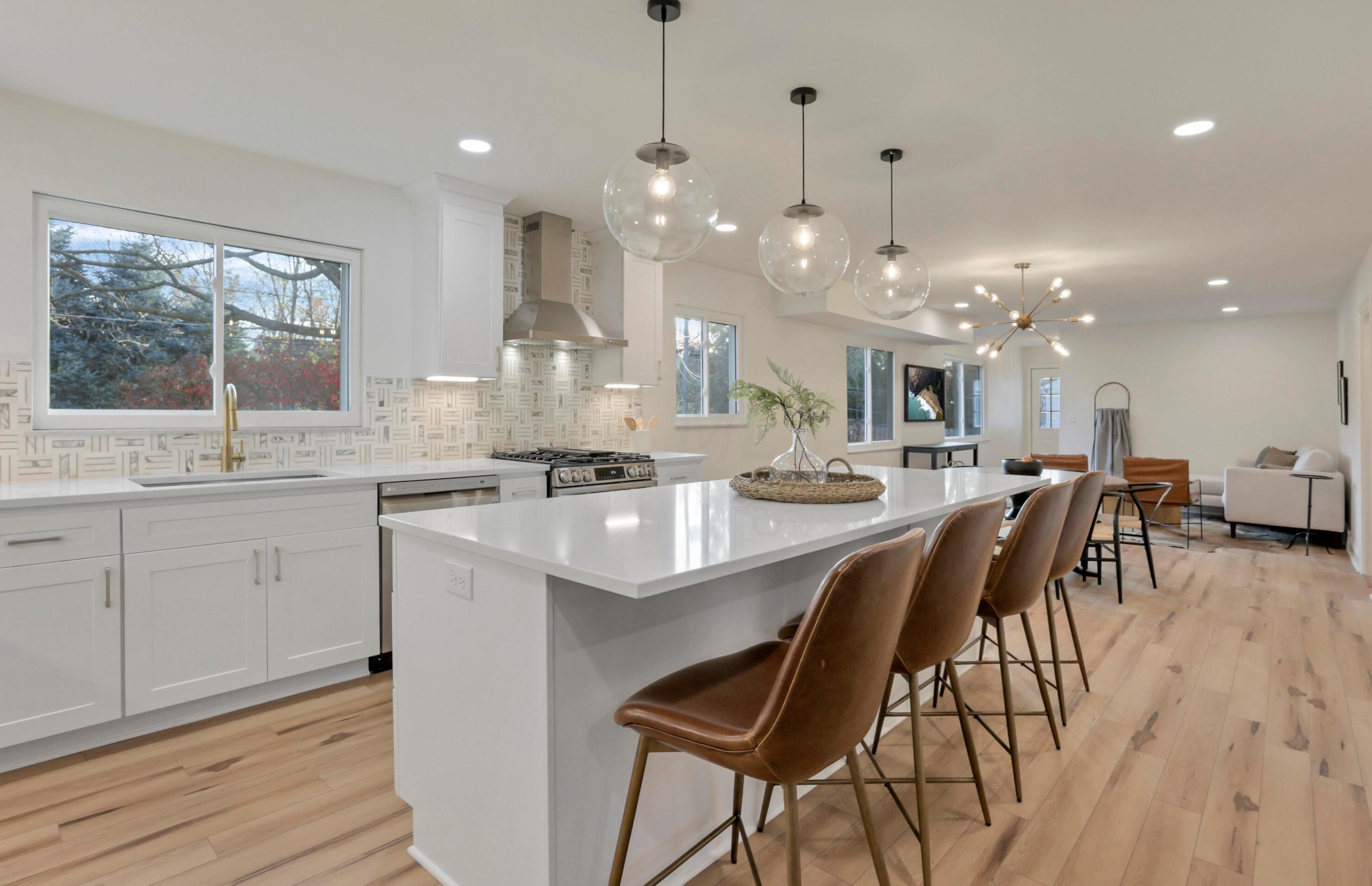 2275 Haverford Rd, Columbus OH  43220-4317 exterior