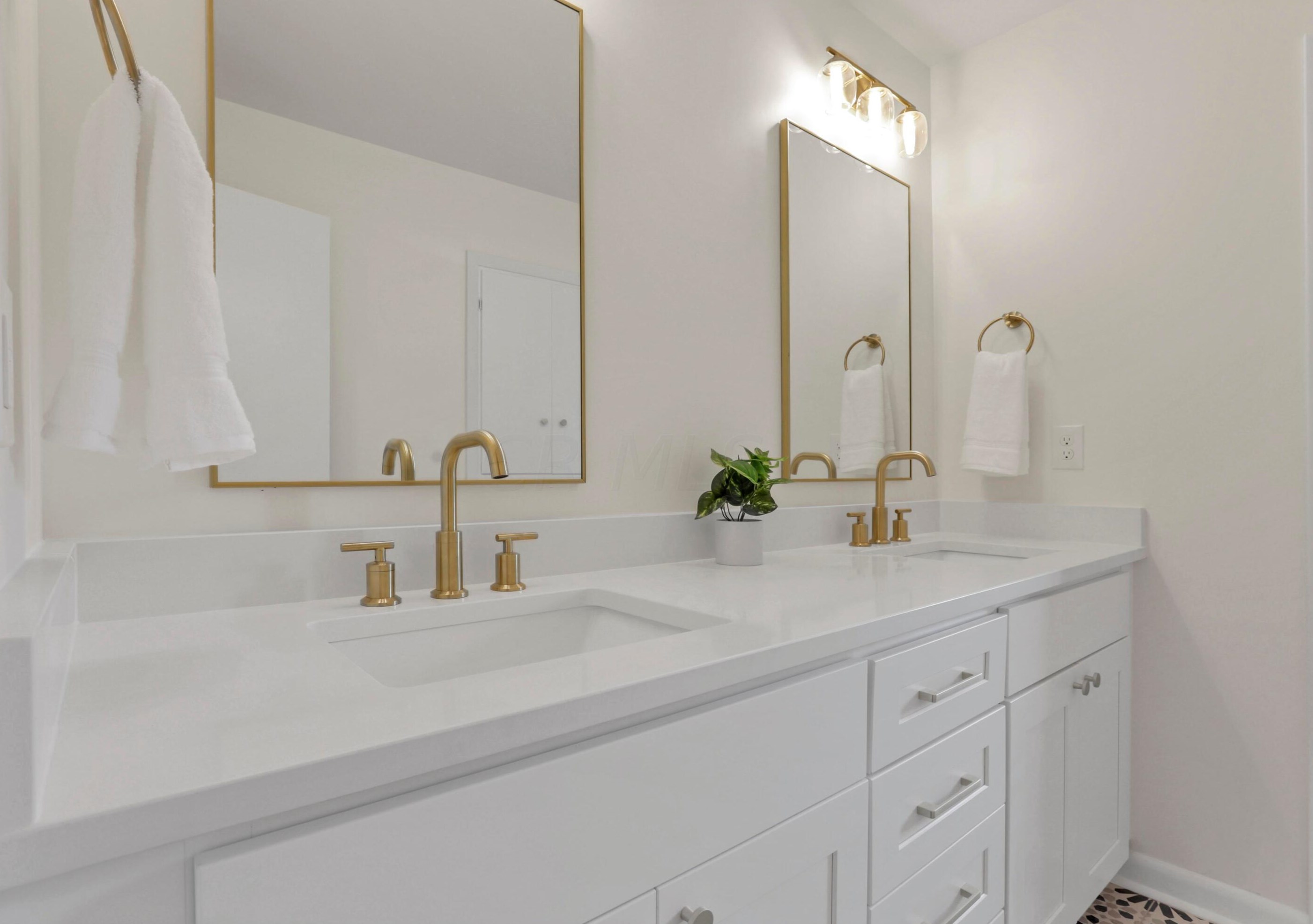 2275 Haverford Rd, Columbus OH  43220-4317 exterior