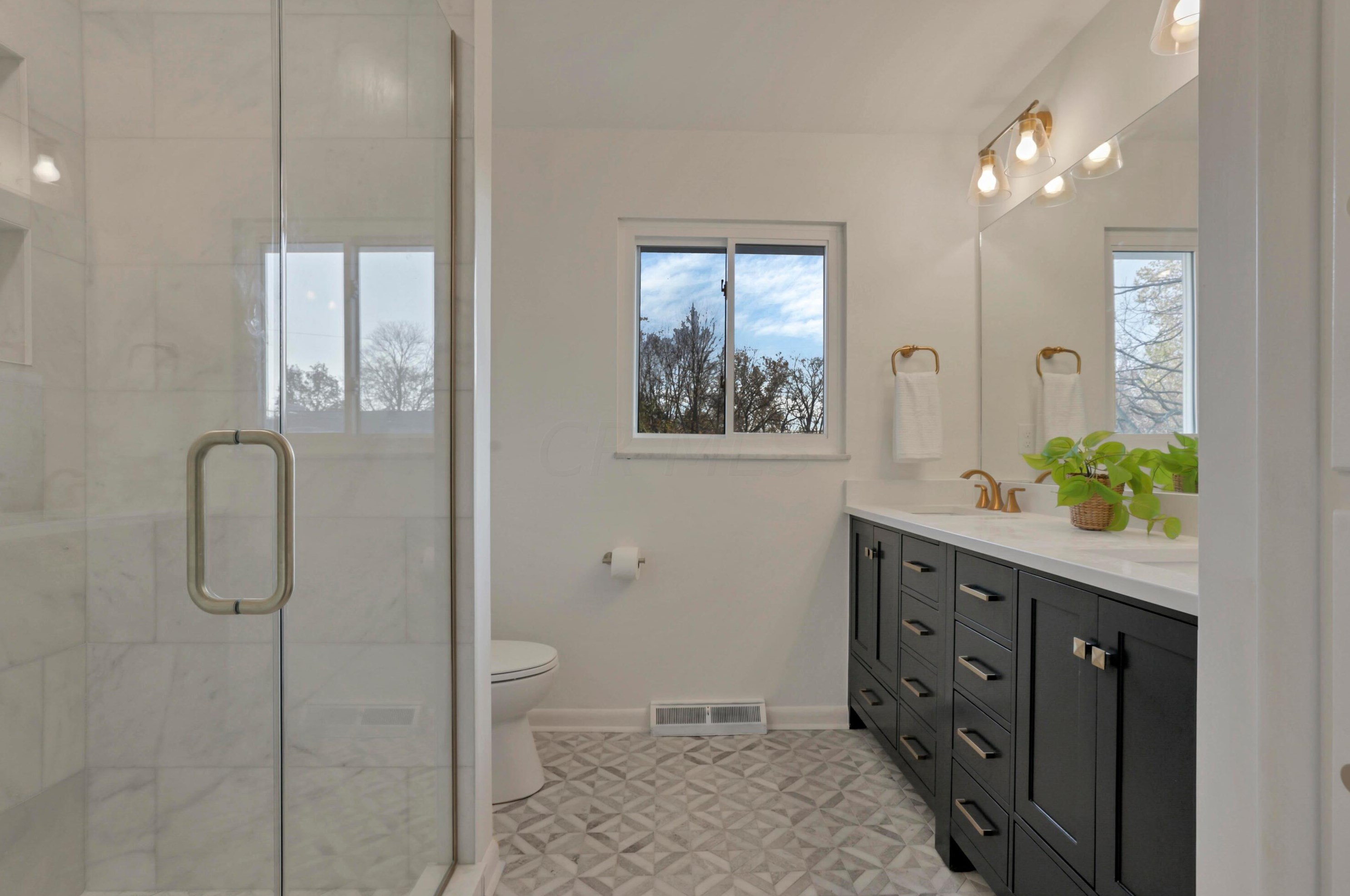 2275 Haverford Rd, Columbus OH  43220-4317 exterior