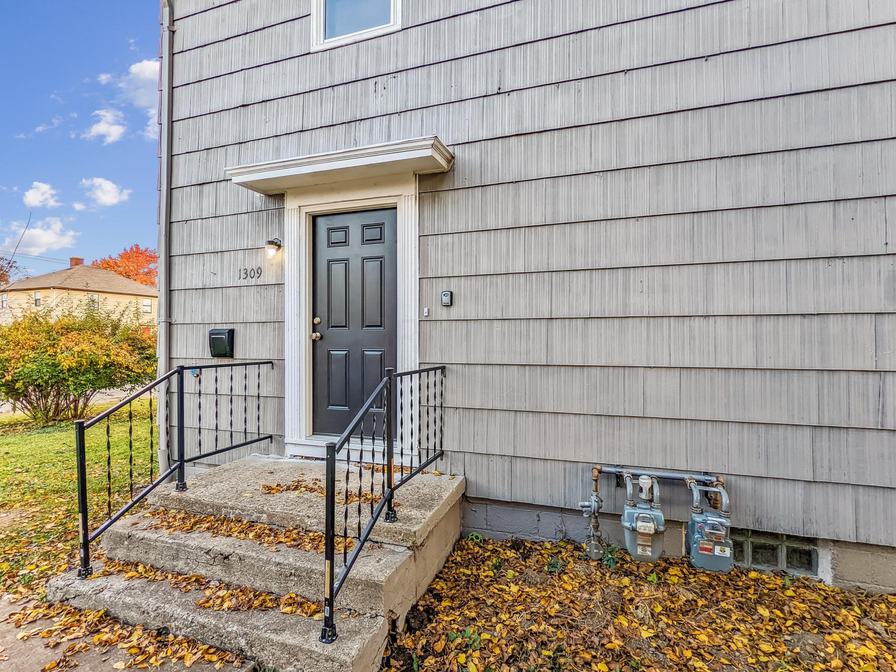 1311 26th Ave, Columbus OH  43211-2207 exterior