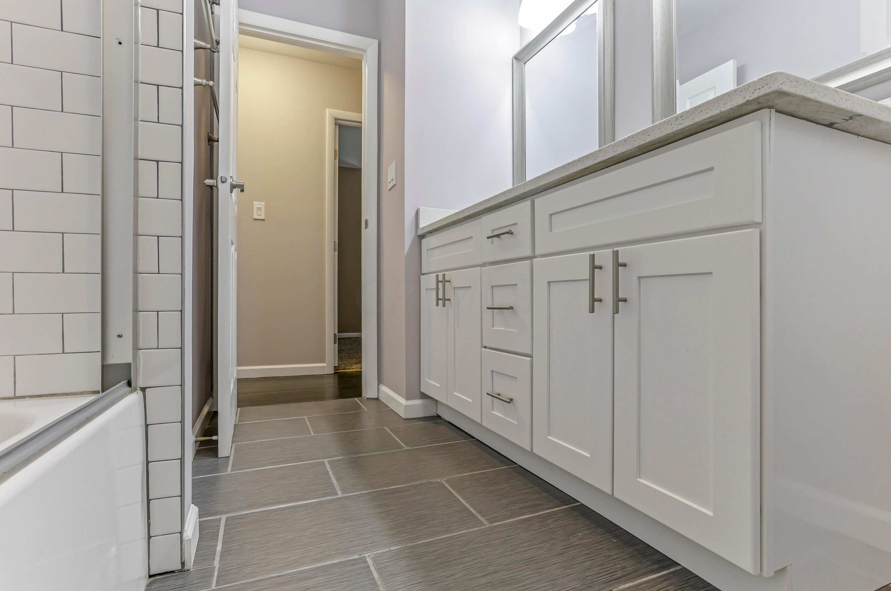 832 Conestoga Dr, Columbus OH 43213-2619 exterior