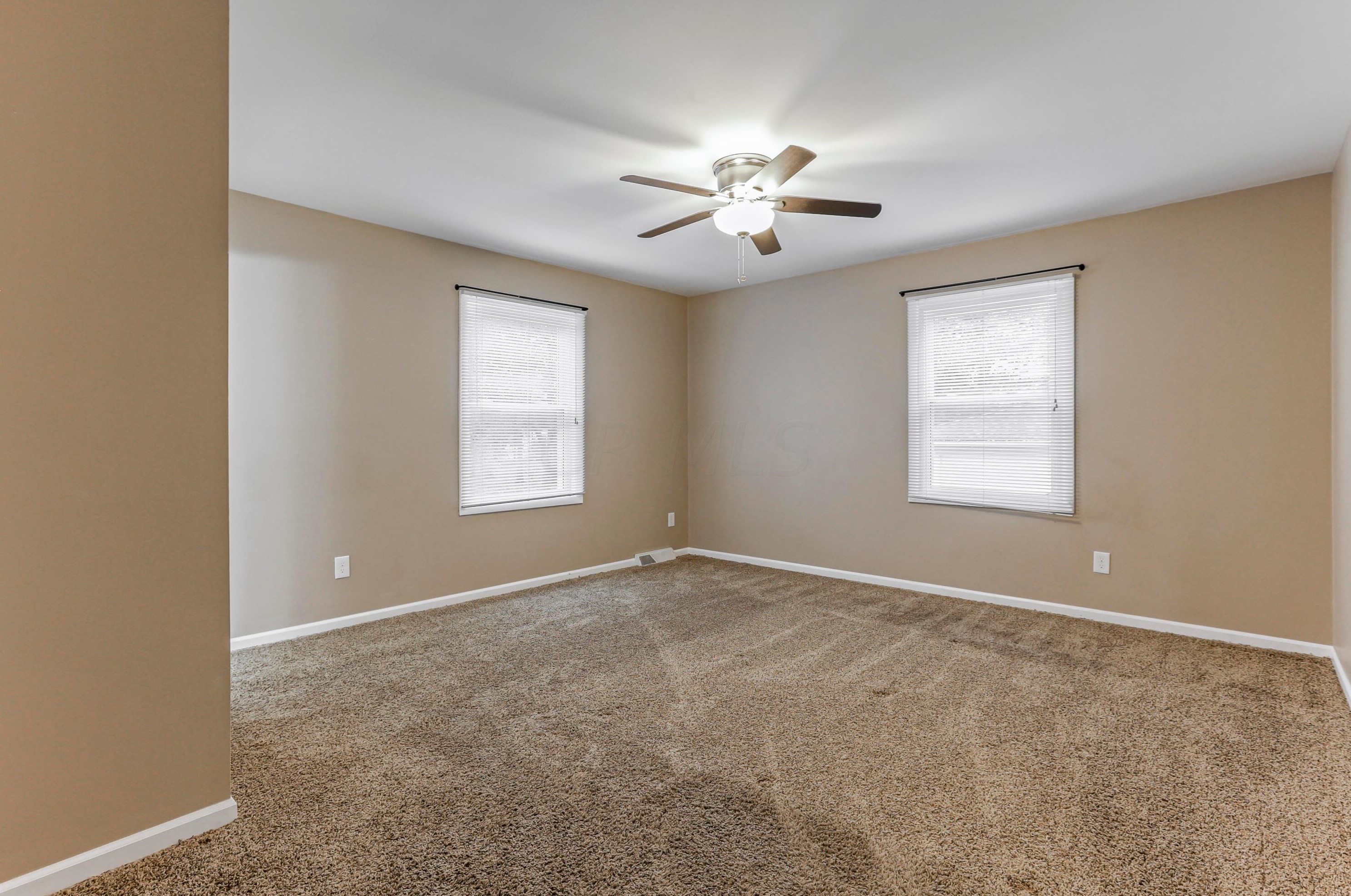 832 Conestoga Dr, Columbus OH 43213-2619 exterior