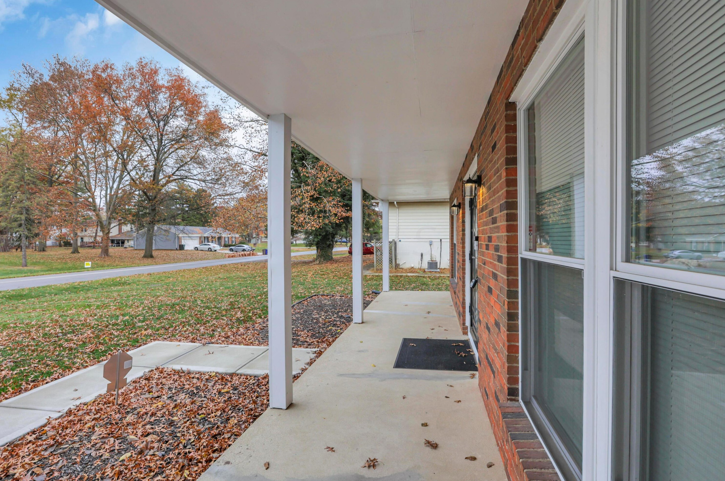 832 Conestoga Dr, Columbus OH 43213-2619 exterior