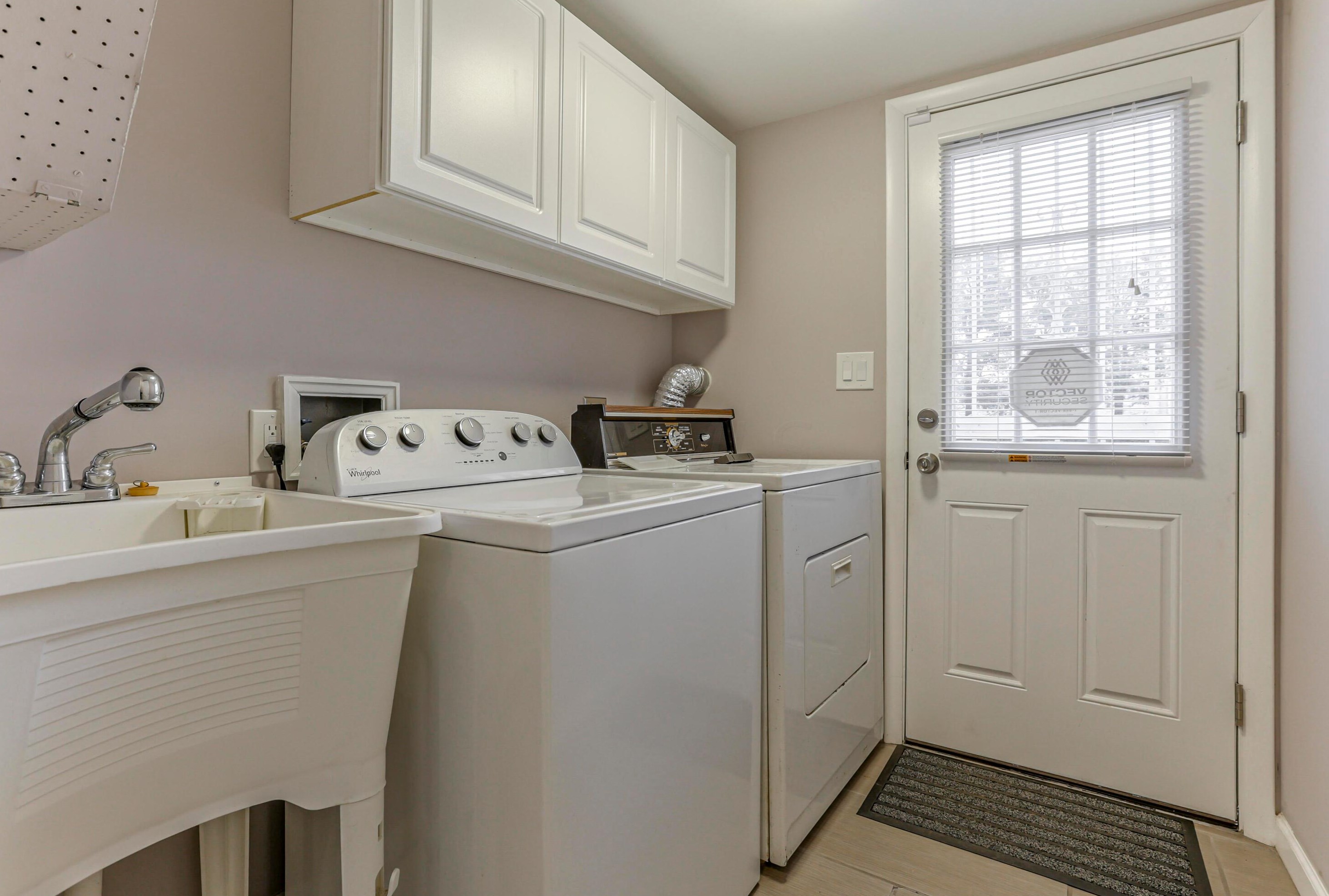 832 Conestoga Dr, Columbus OH 43213-2619 exterior