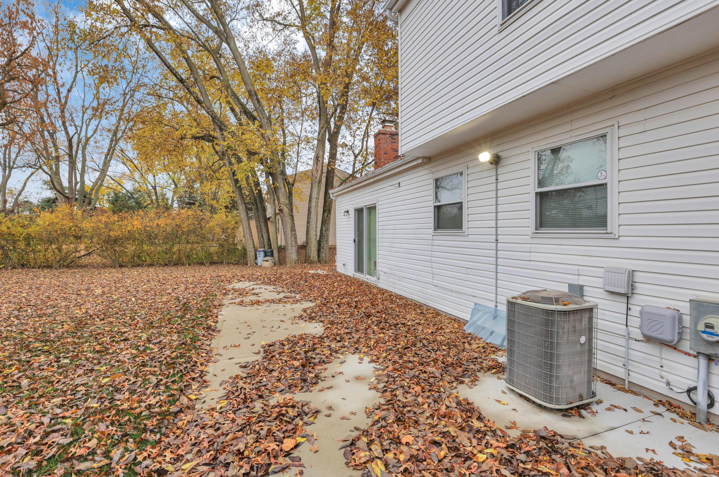 832 Conestoga Dr, Columbus OH 43213-2619 exterior