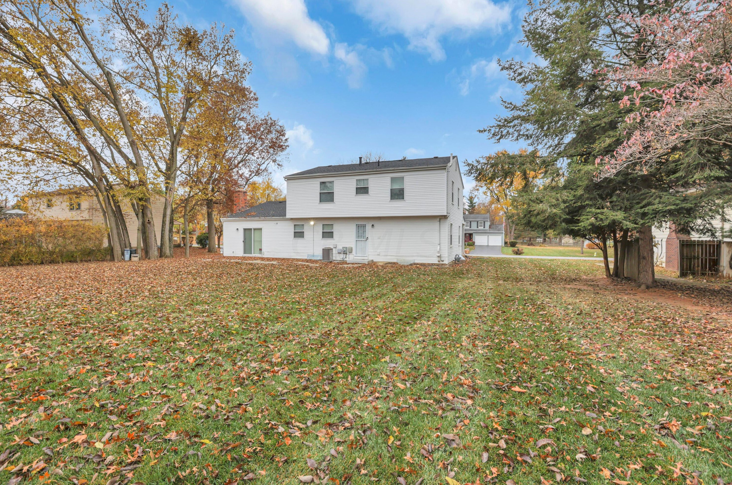 832 Conestoga Dr, Columbus OH 43213-2619 exterior