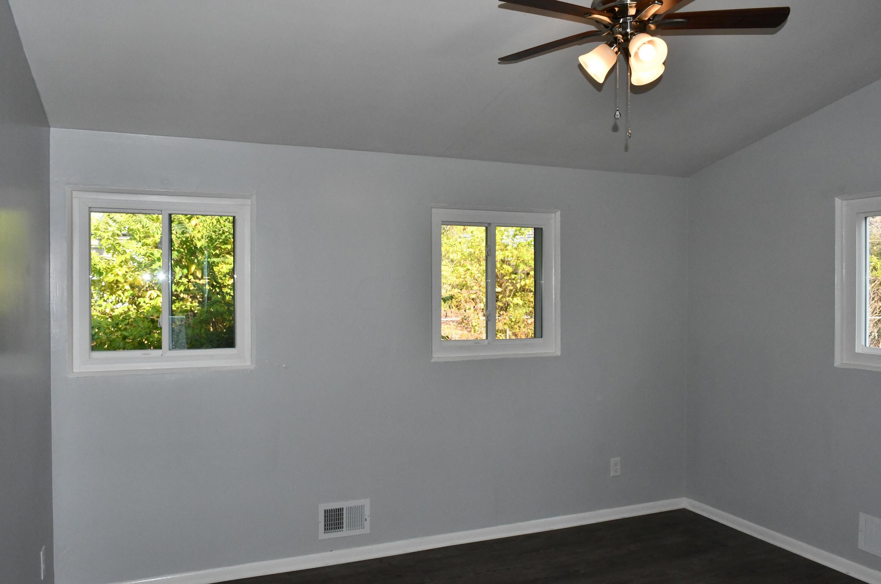 3042 Trentwood Rd, Columbus OH 43221-2351 exterior