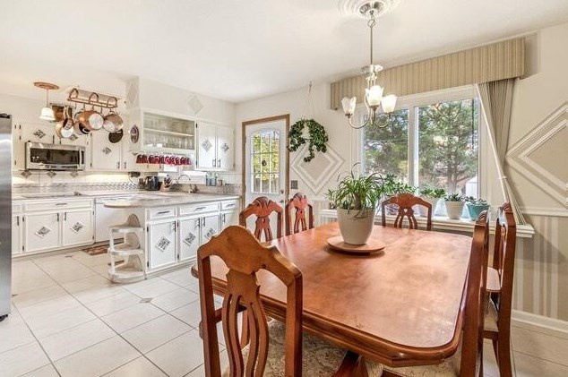 5558 Driftwood Rd, Columbus OH 43229-4459 exterior