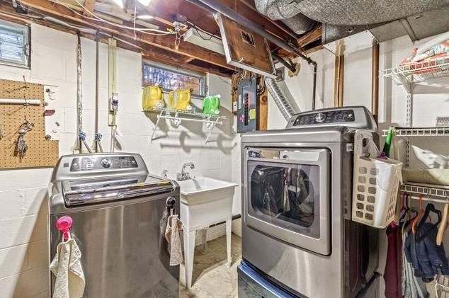 5558 Driftwood Rd, Columbus OH 43229-4459 exterior