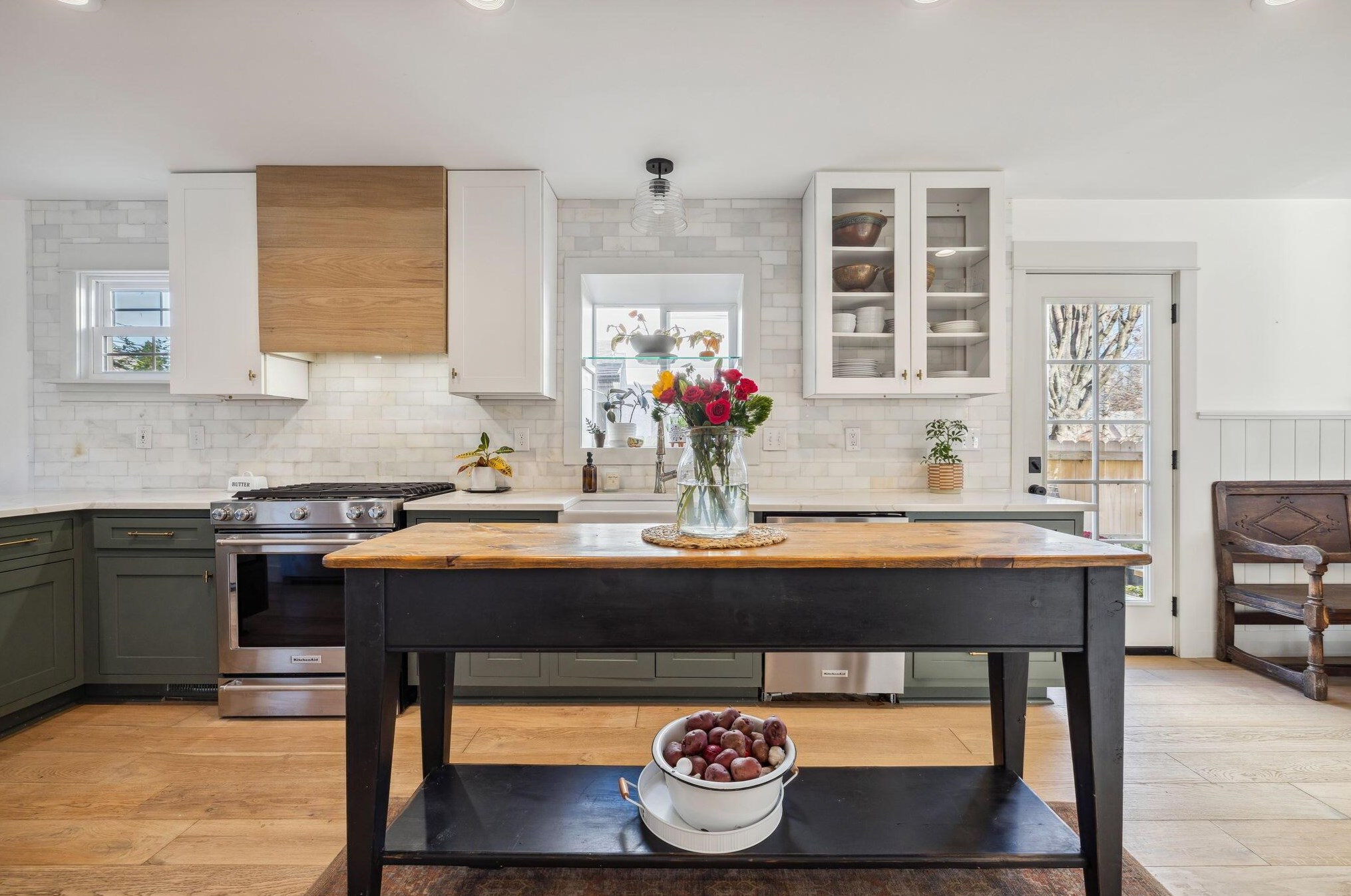 137 Roosevelt Ave, Columbus OH 43209-1160 exterior