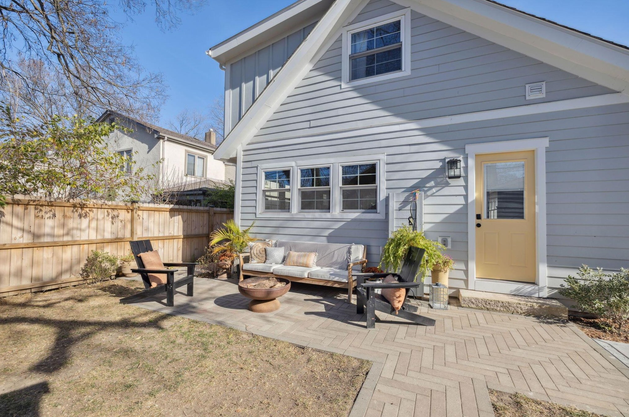 137 Roosevelt Ave, Columbus OH 43209-1160 exterior