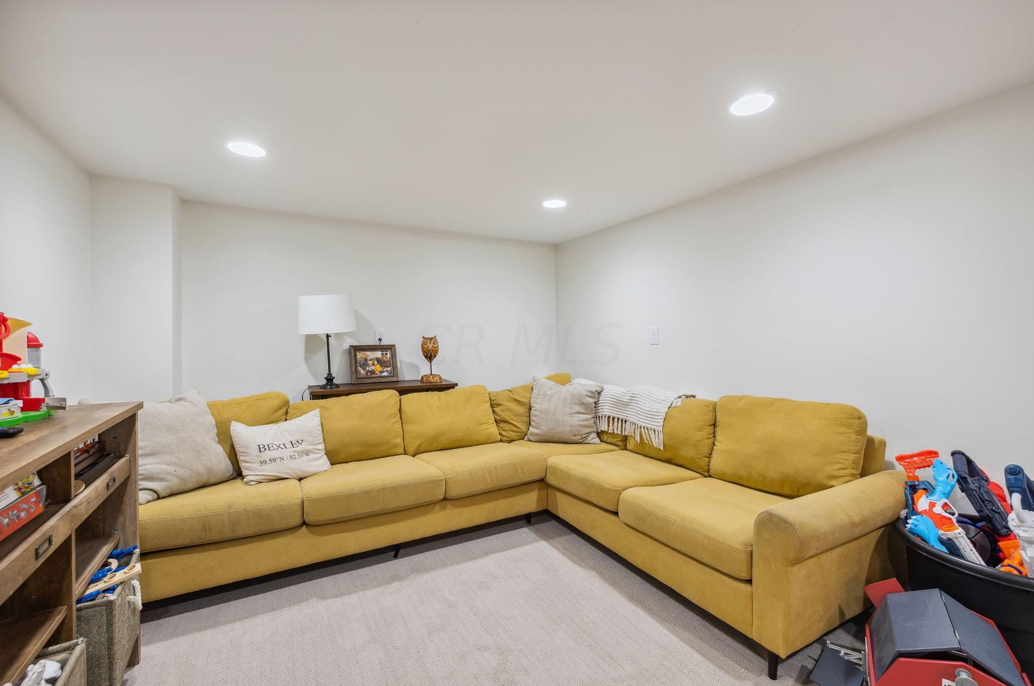 137 Roosevelt Ave, Columbus OH 43209-1160 exterior