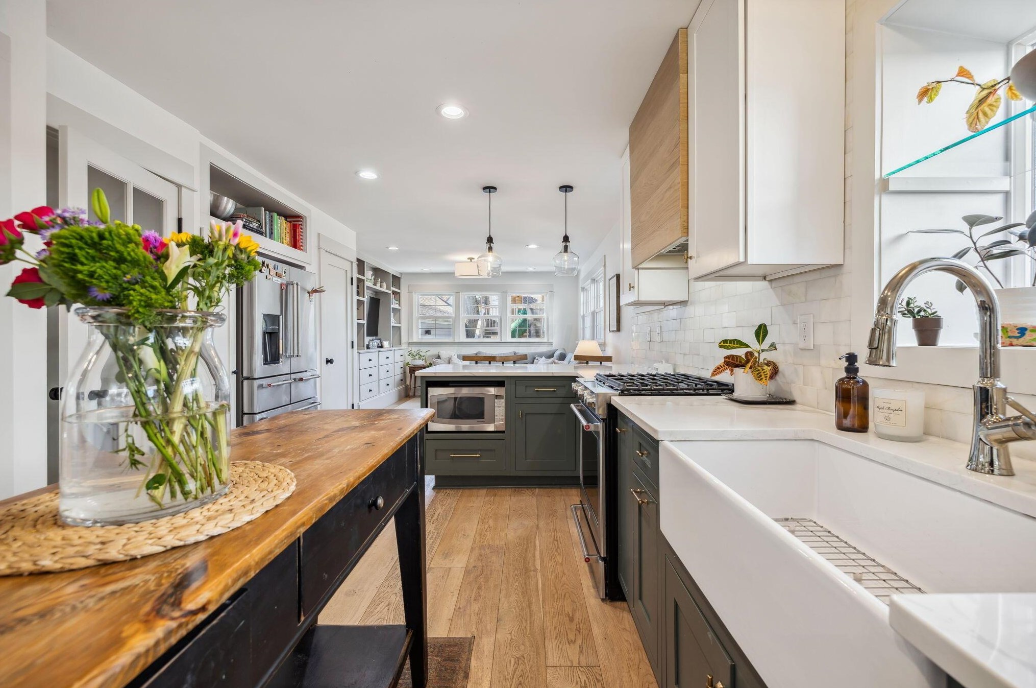 137 Roosevelt Ave, Columbus OH 43209-1160 exterior