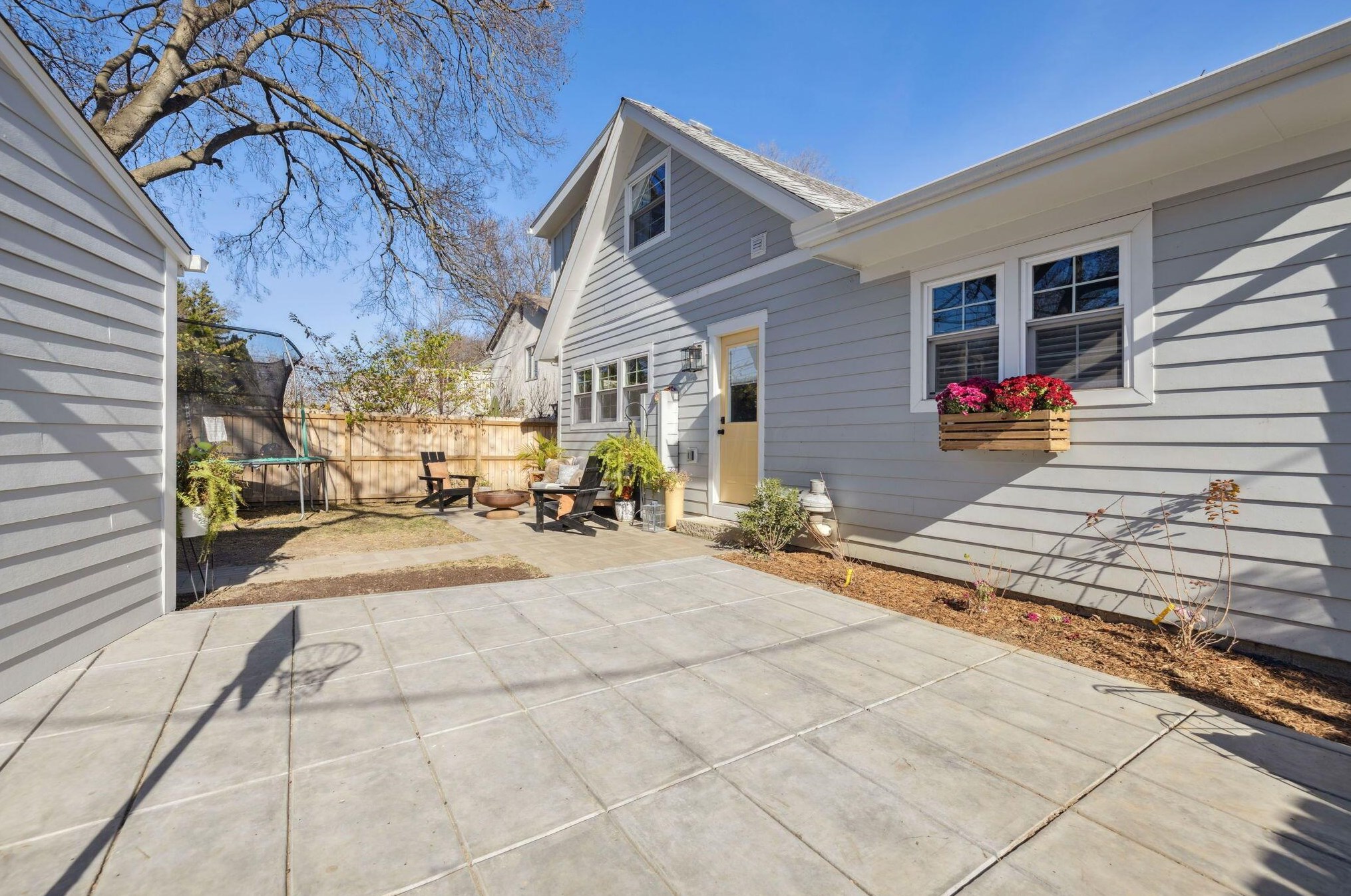 137 Roosevelt Ave, Columbus OH 43209-1160 exterior