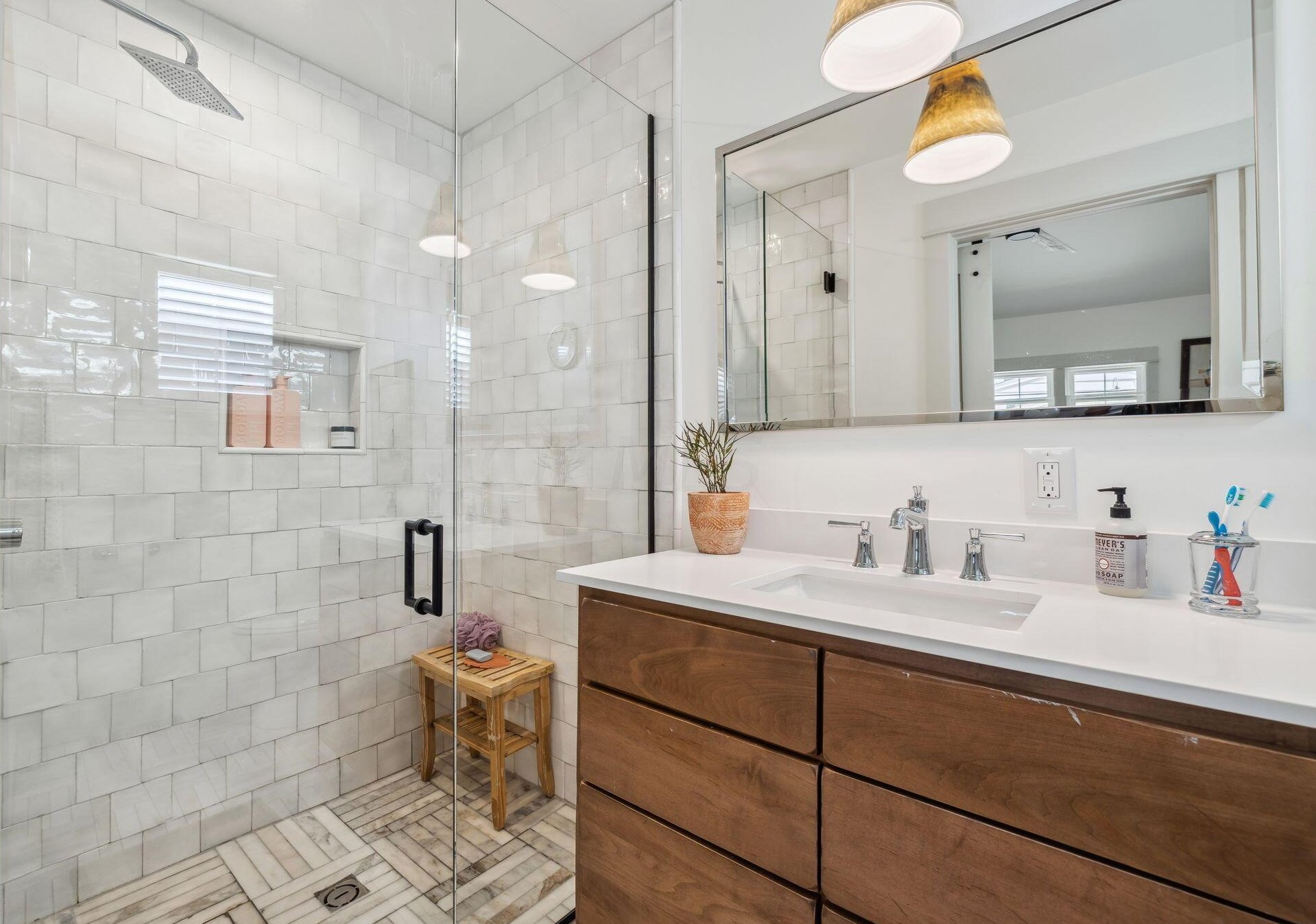 137 Roosevelt Ave, Columbus OH 43209-1160 exterior