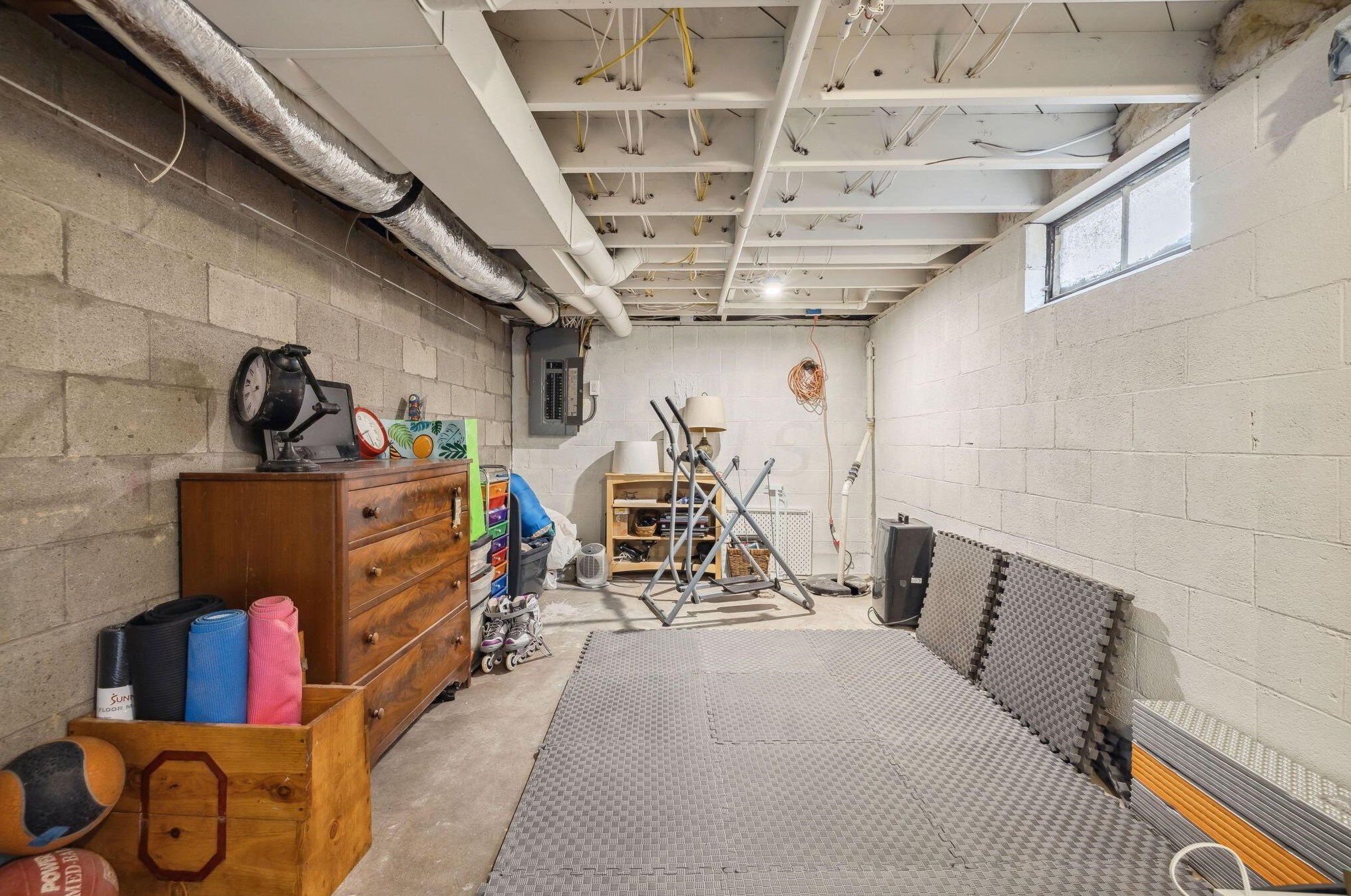 137 Roosevelt Ave, Columbus OH 43209-1160 exterior