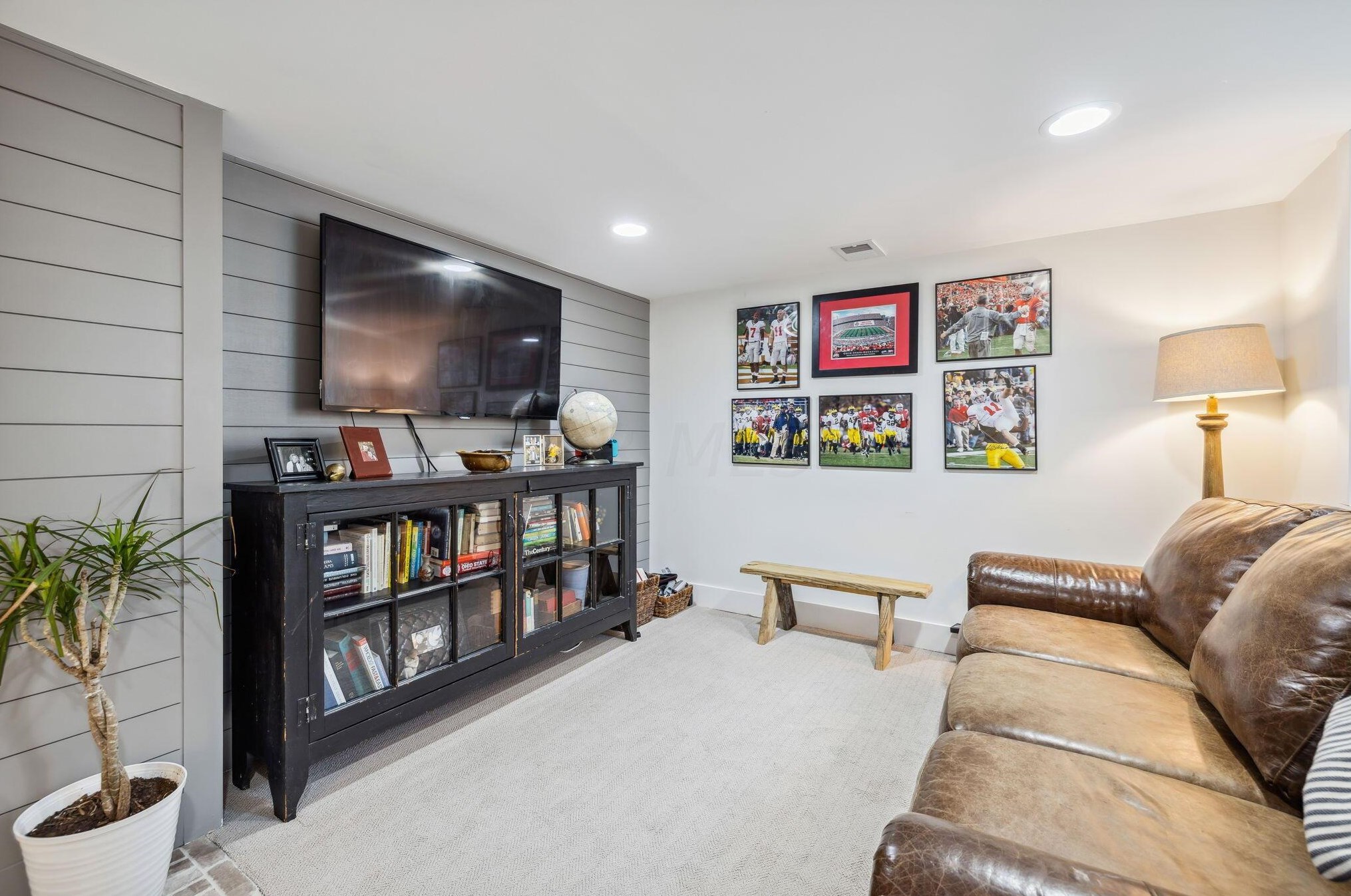 137 Roosevelt Ave, Columbus OH 43209-1160 exterior