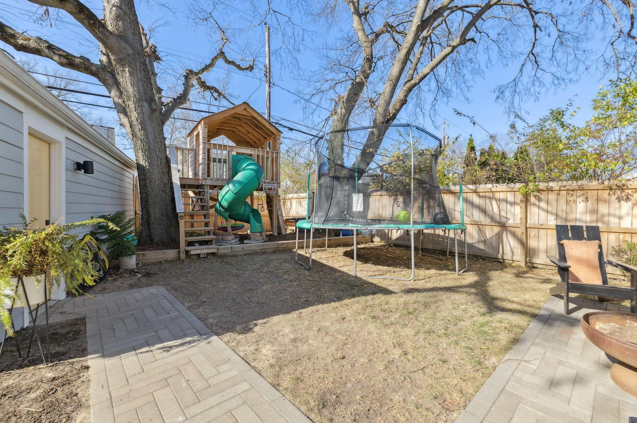 137 Roosevelt Ave, Columbus OH 43209-1160 exterior