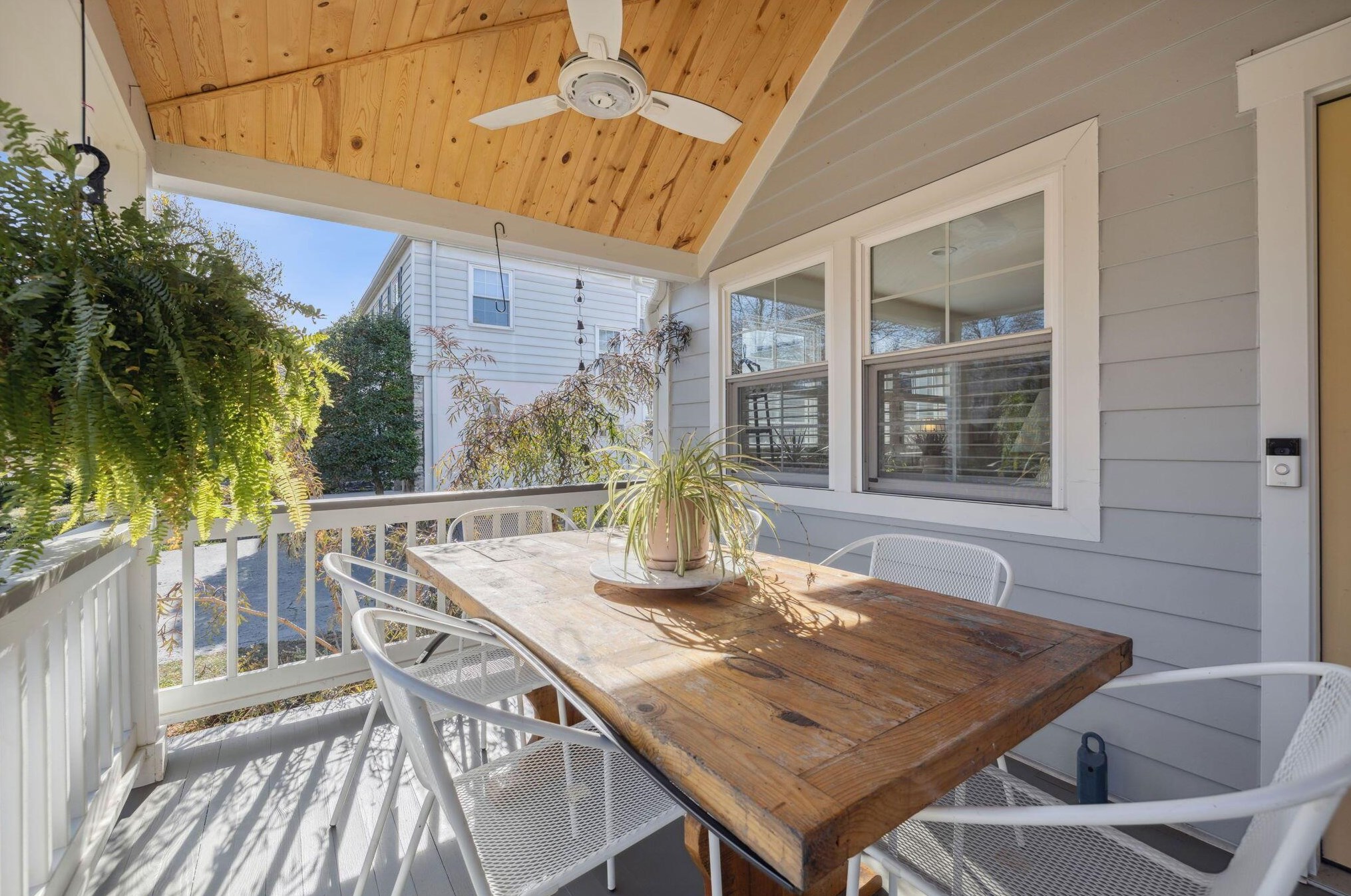 137 Roosevelt Ave, Columbus OH 43209-1160 exterior