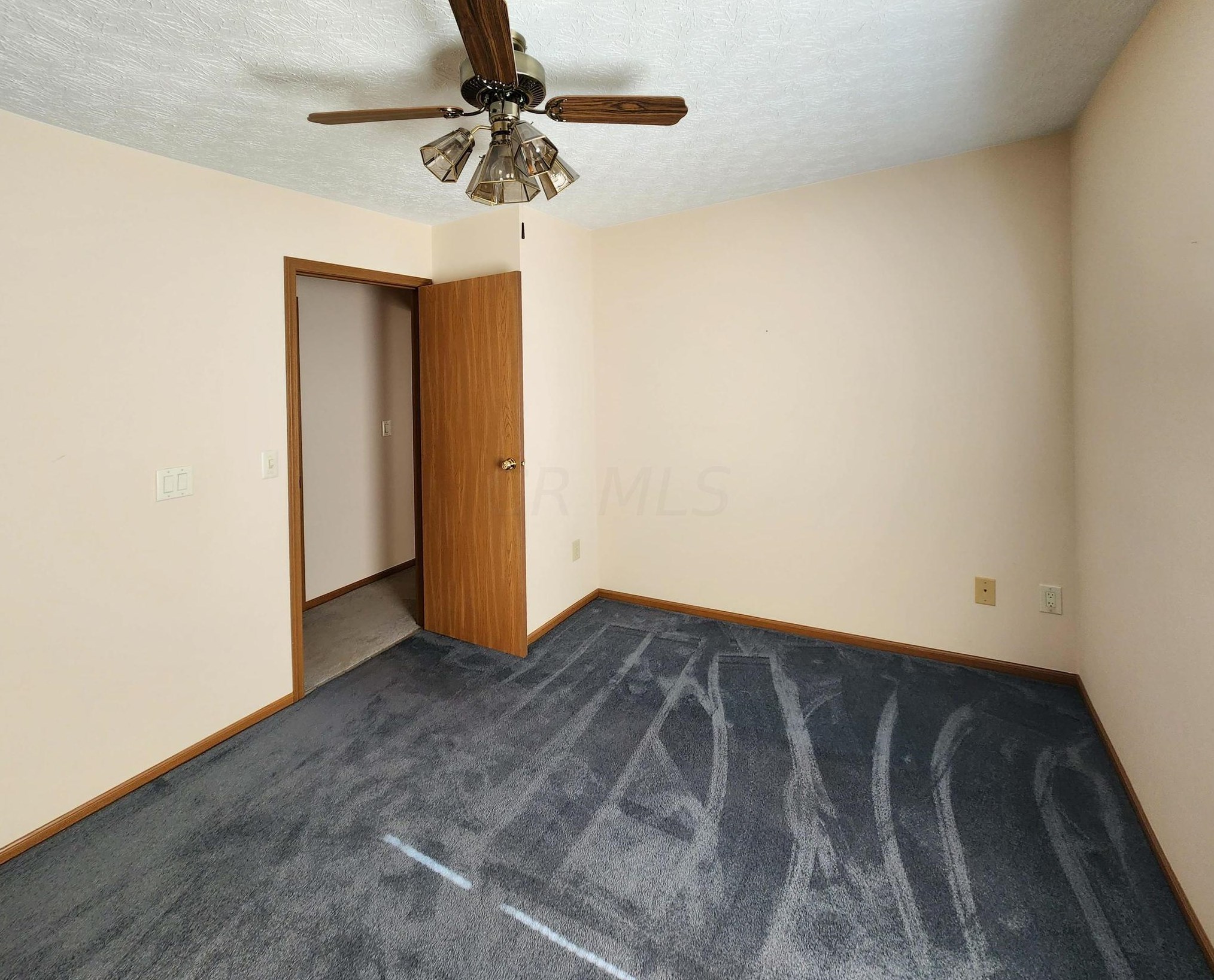 3915 Deer Knl Dr, Columbus OH 43230-4140 exterior