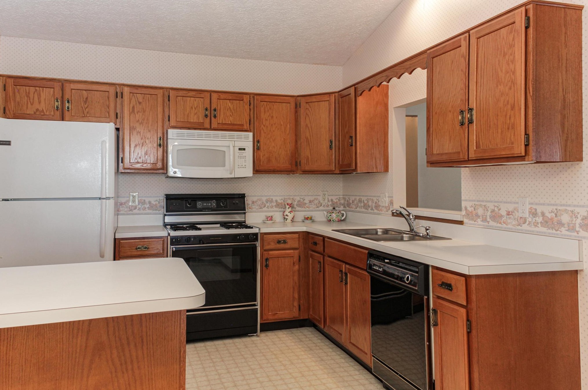 3915 Deer Knl Dr, Columbus OH 43230-4140 exterior