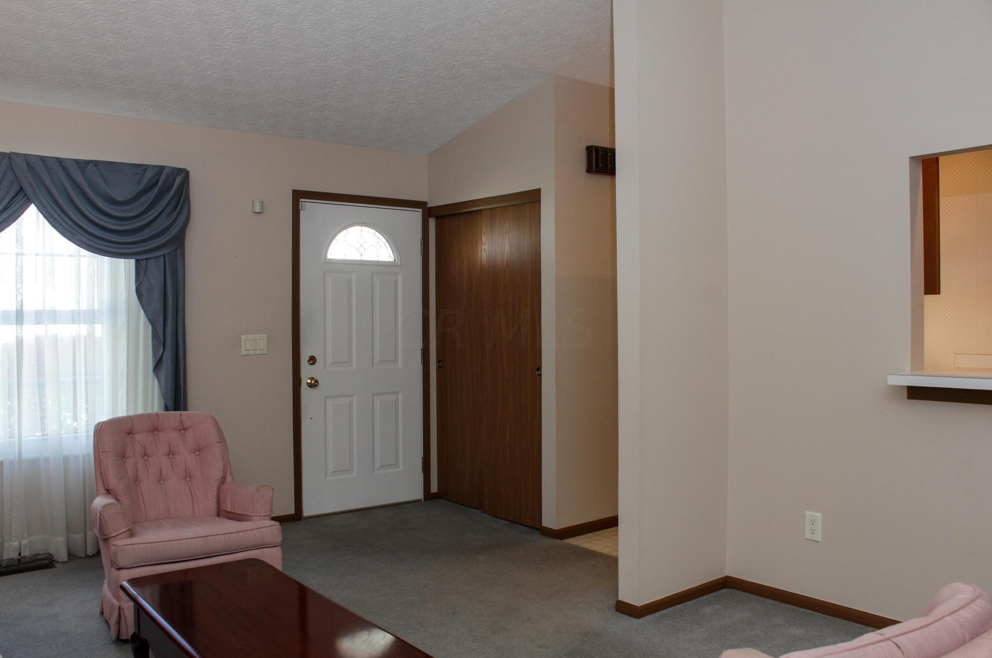 3915 Deer Knl Dr, Columbus OH 43230-4140 exterior