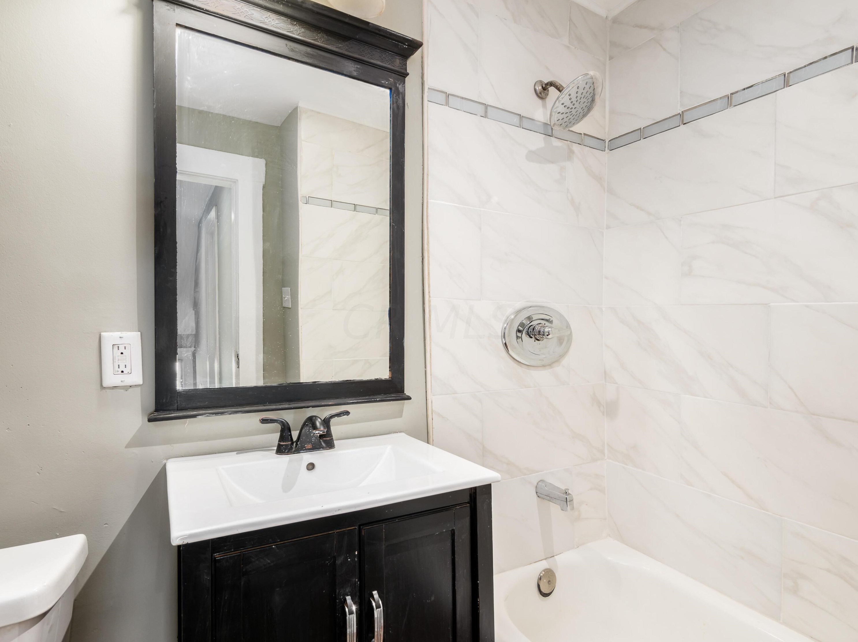 2262 Ridgeway Ave, Columbus OH  43219-2609 exterior