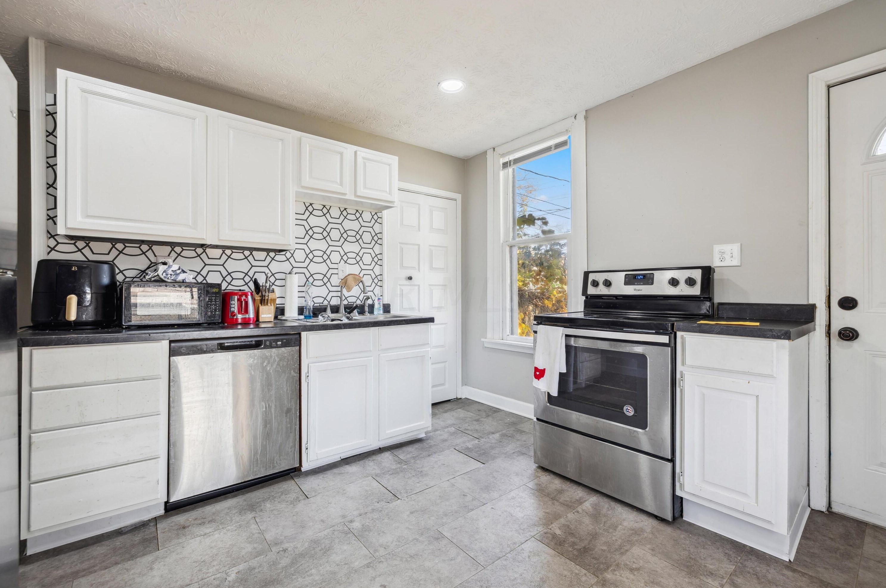 286 Skidmore St, Columbus OH 43215-4473 exterior