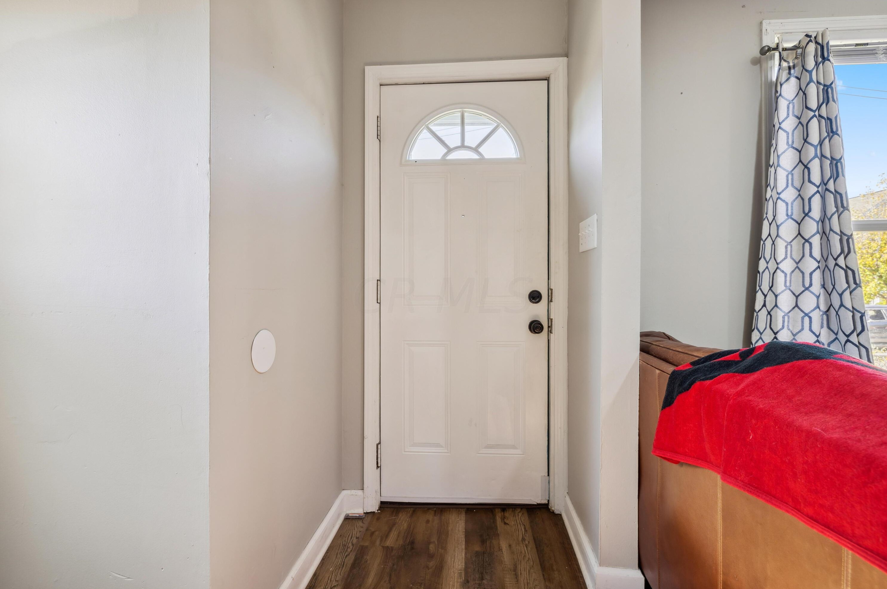 286 Skidmore St, Columbus OH 43215-4473 exterior