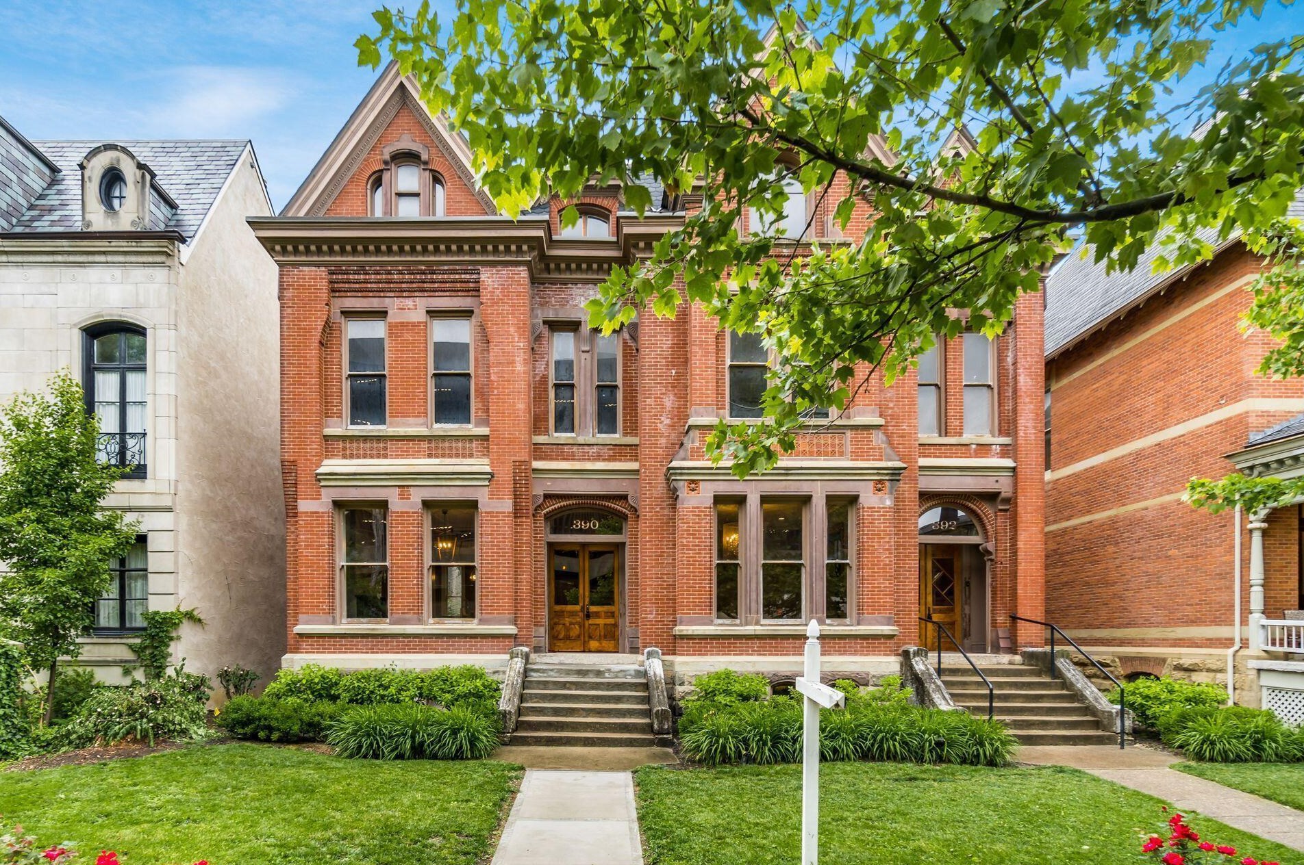 390 Town St, Columbus OH 43215-4838 exterior