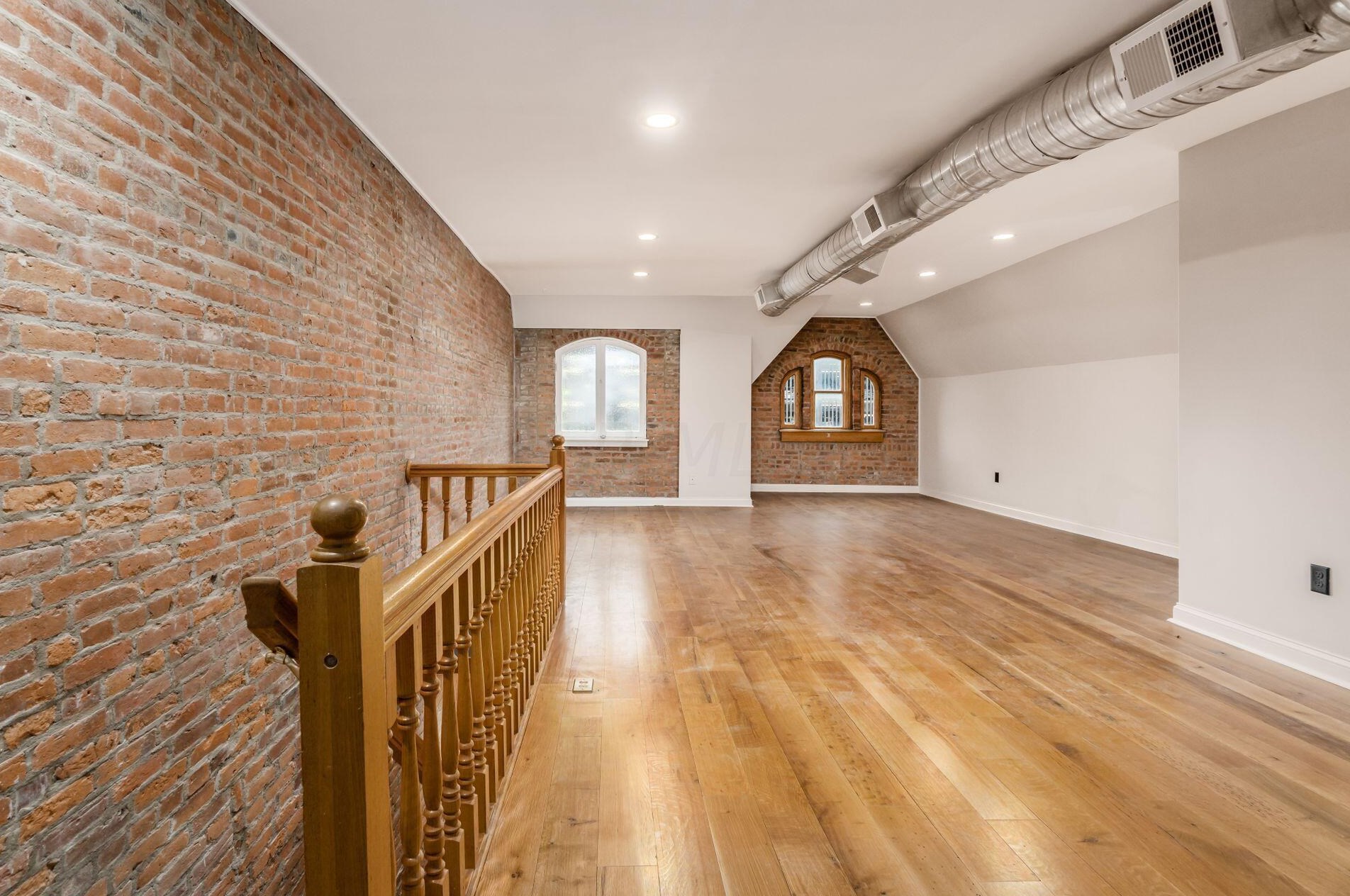 390 Town St, Columbus OH 43215-4838 exterior