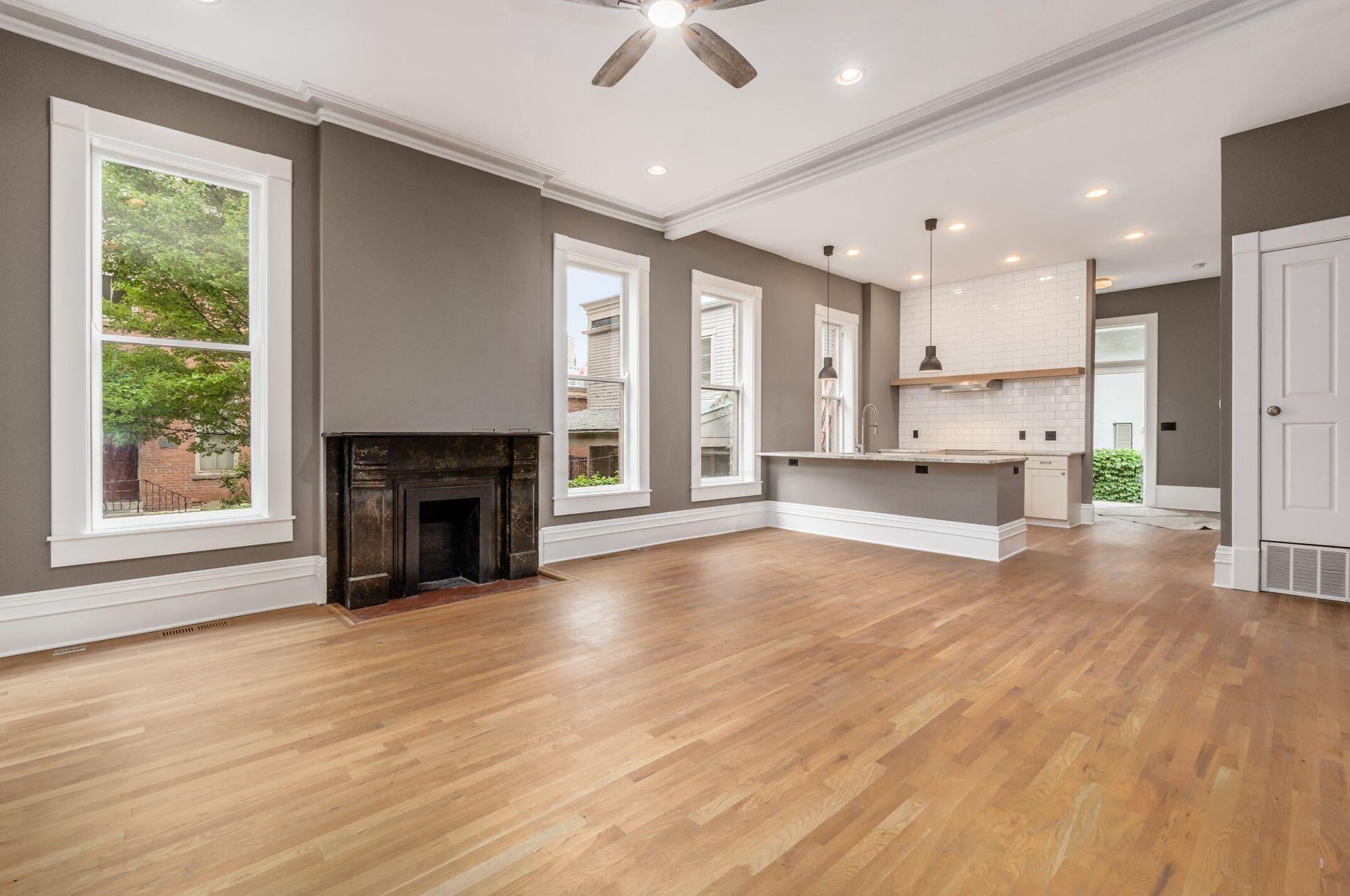 390 Town St, Columbus OH 43215-4838 exterior