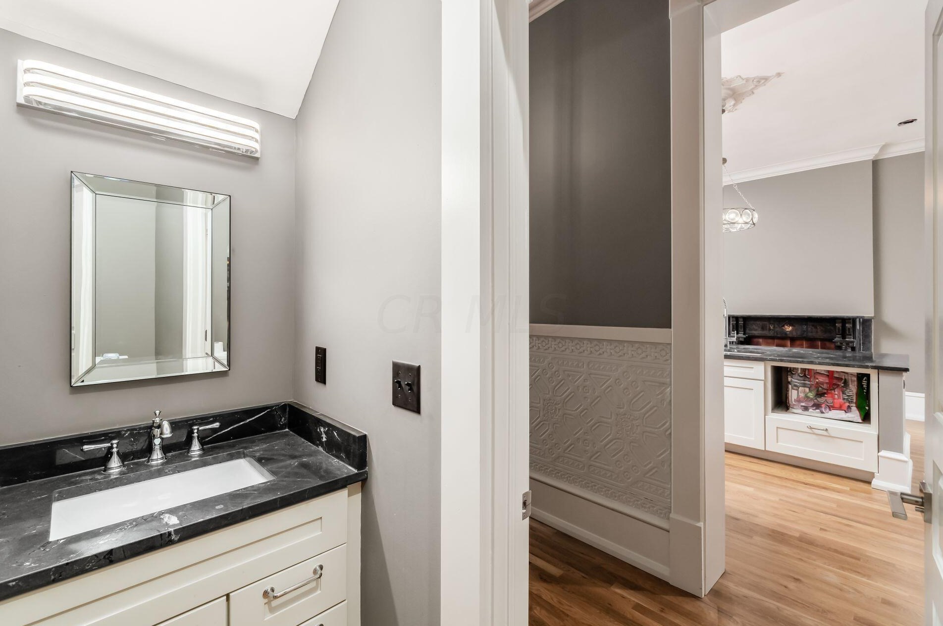 390 Town St, Columbus OH 43215-4838 exterior