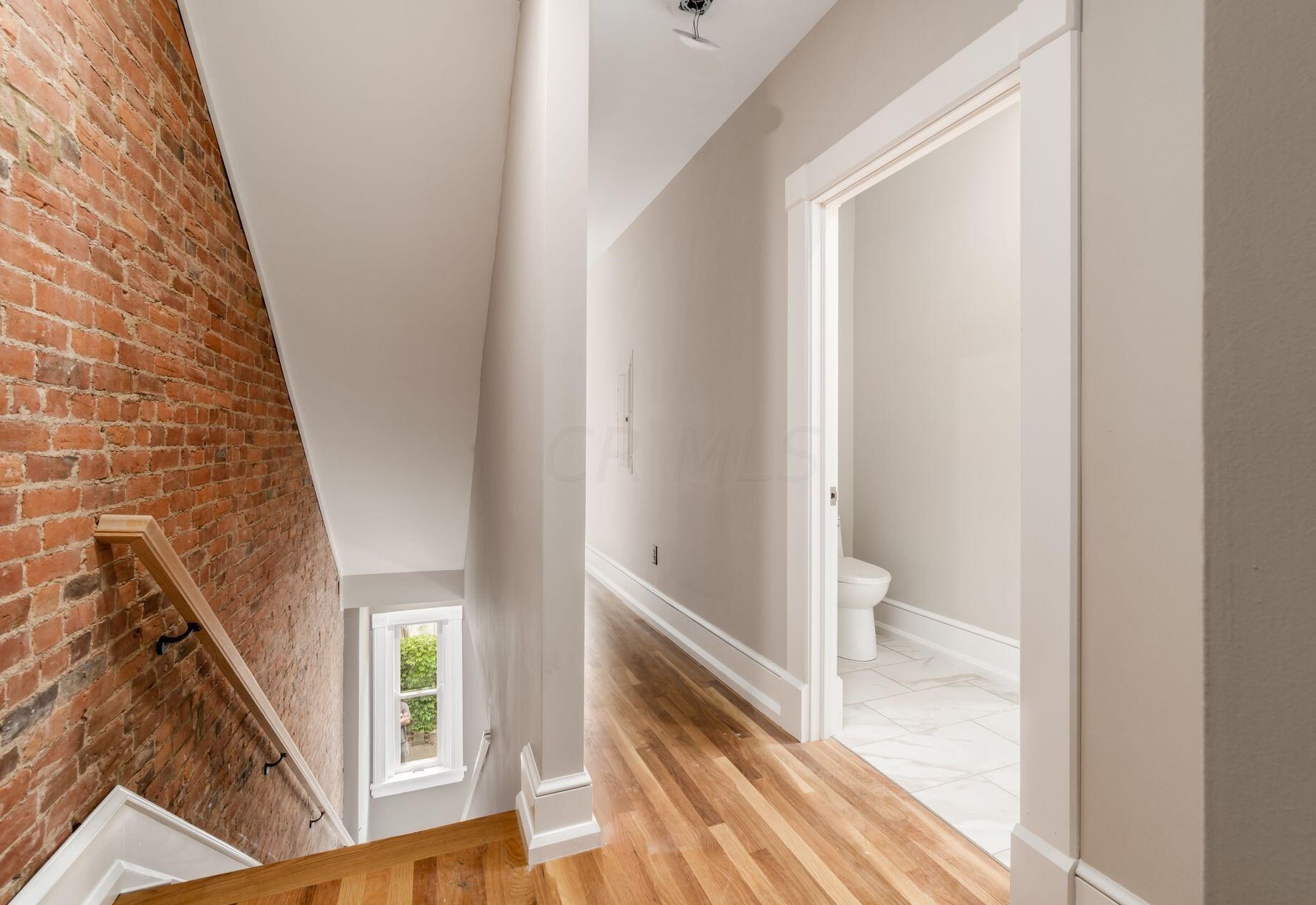 390 Town St, Columbus OH 43215-4838 exterior