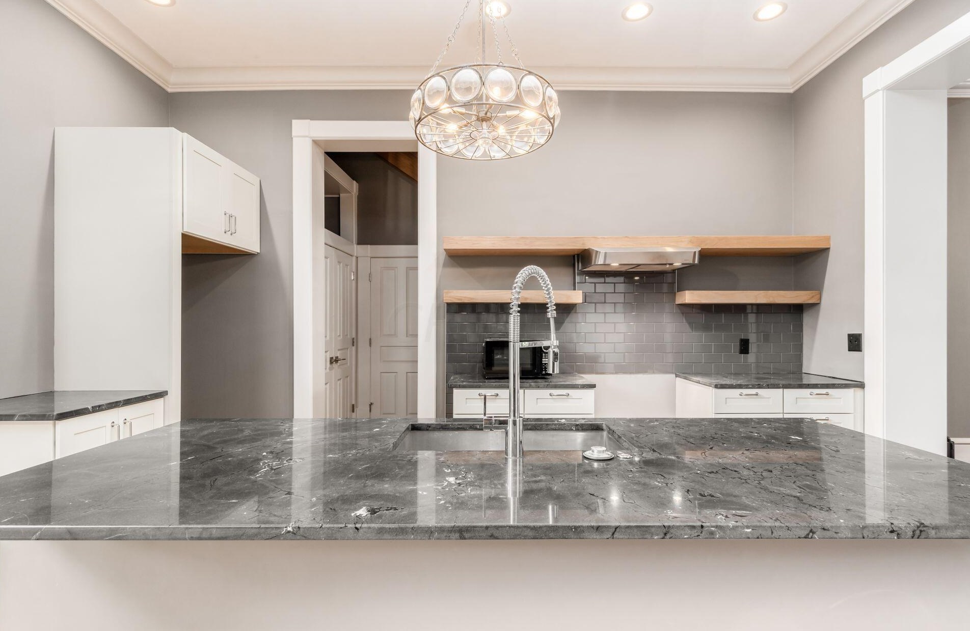 390 Town St, Columbus OH 43215-4838 exterior