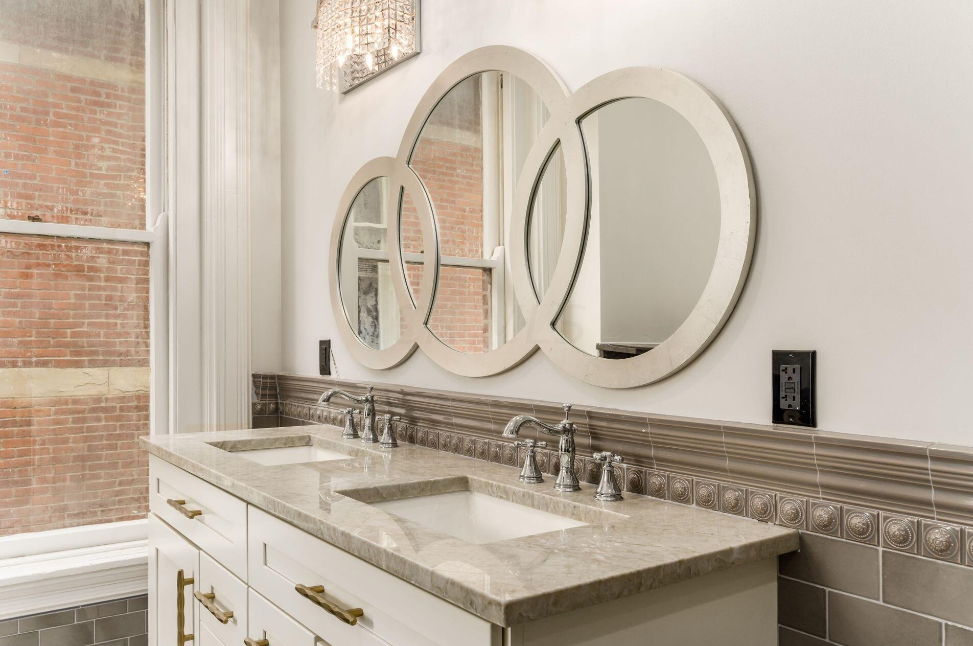 390 Town St, Columbus OH 43215-4838 exterior