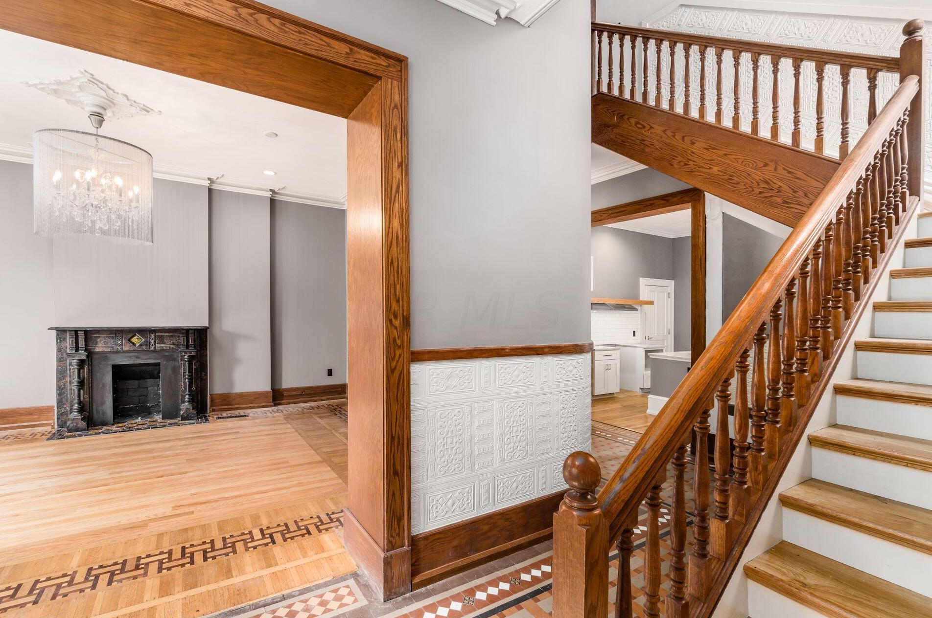 390 Town St, Columbus OH 43215-4838 exterior