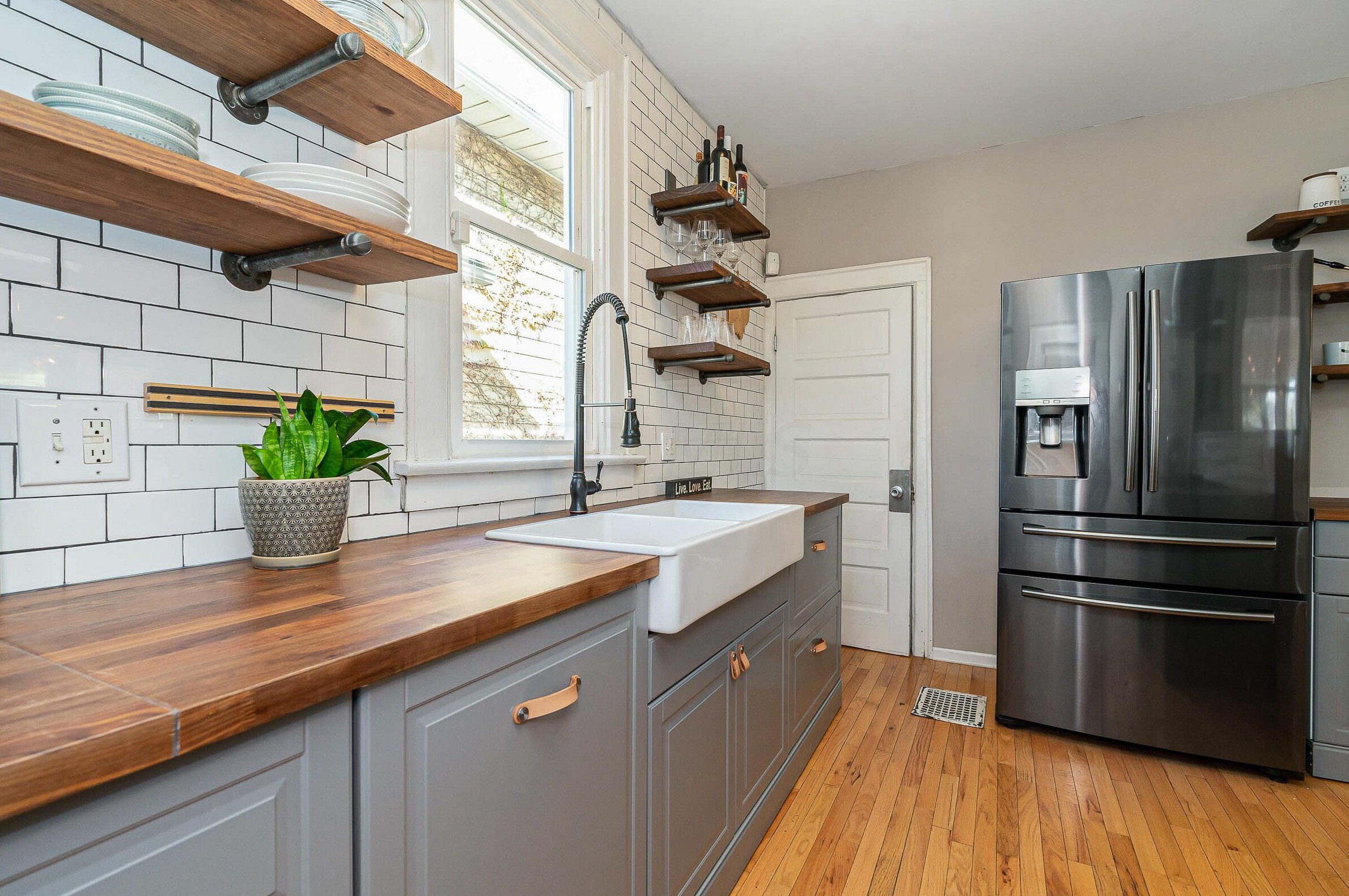 221 Morrill Ave, Columbus OH 43207-1110 exterior