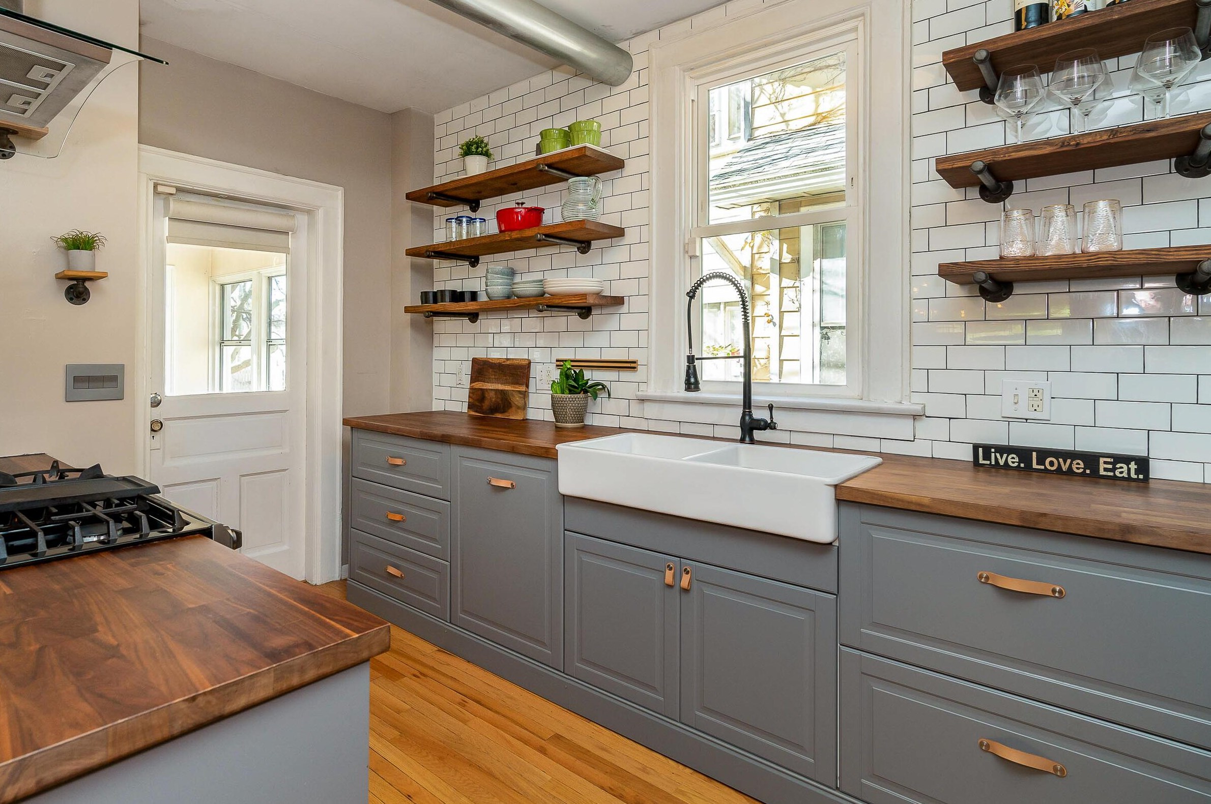 221 Morrill Ave, Columbus OH 43207-1110 exterior