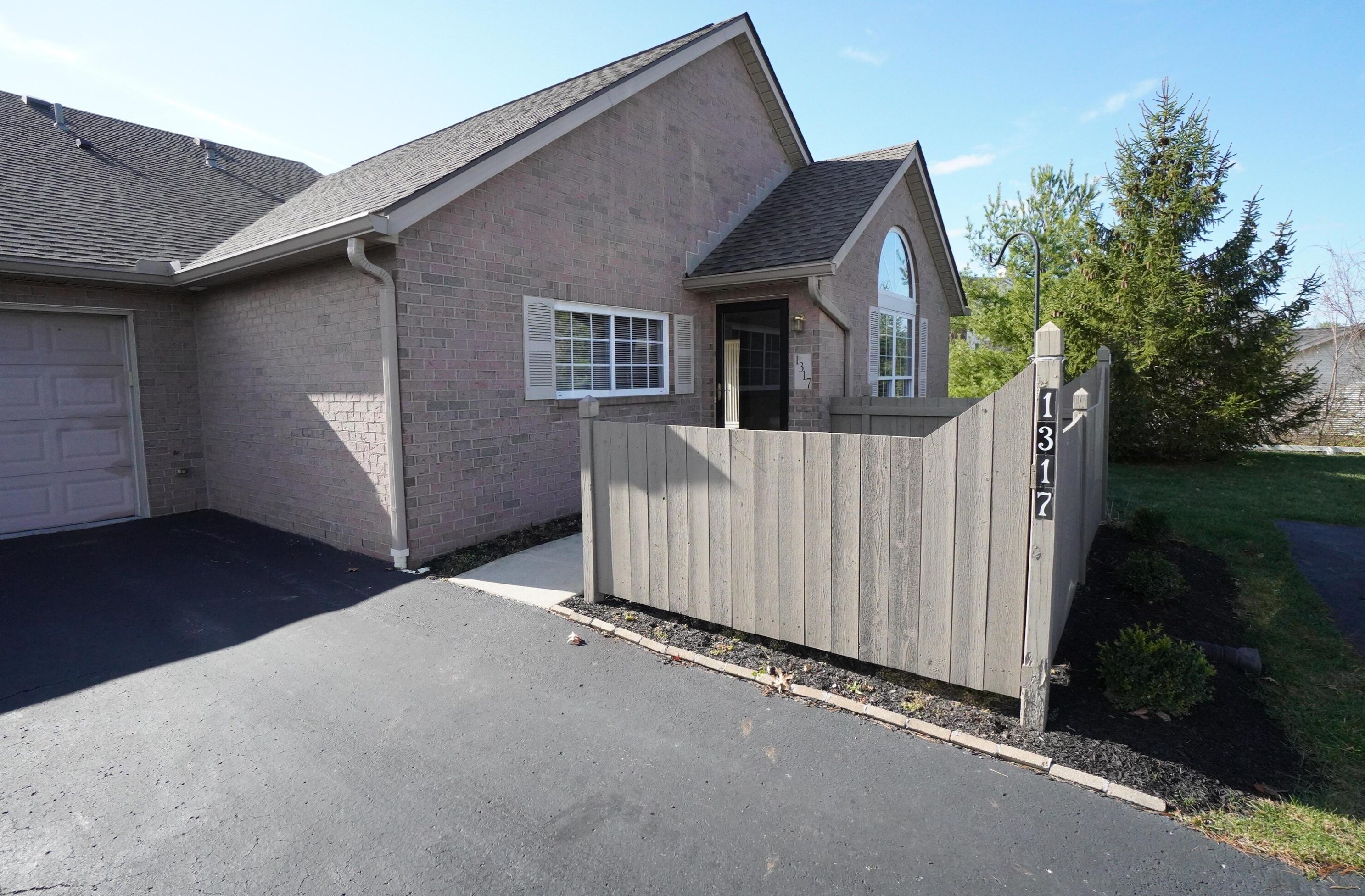 1317 Amberlea Dr, Columbus OH  43230-6857 exterior