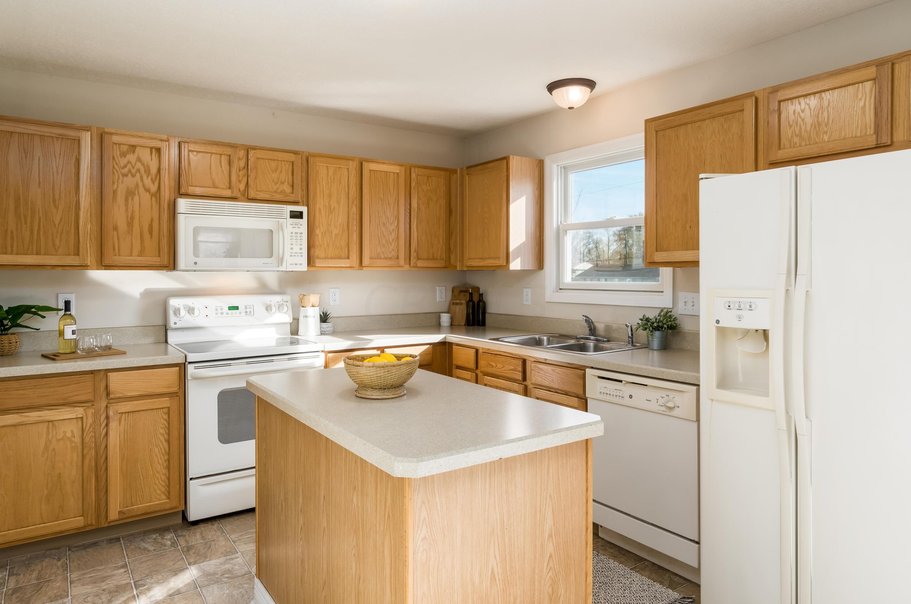 2833 Gablewood Dr, Columbus OH 43219-5030 exterior