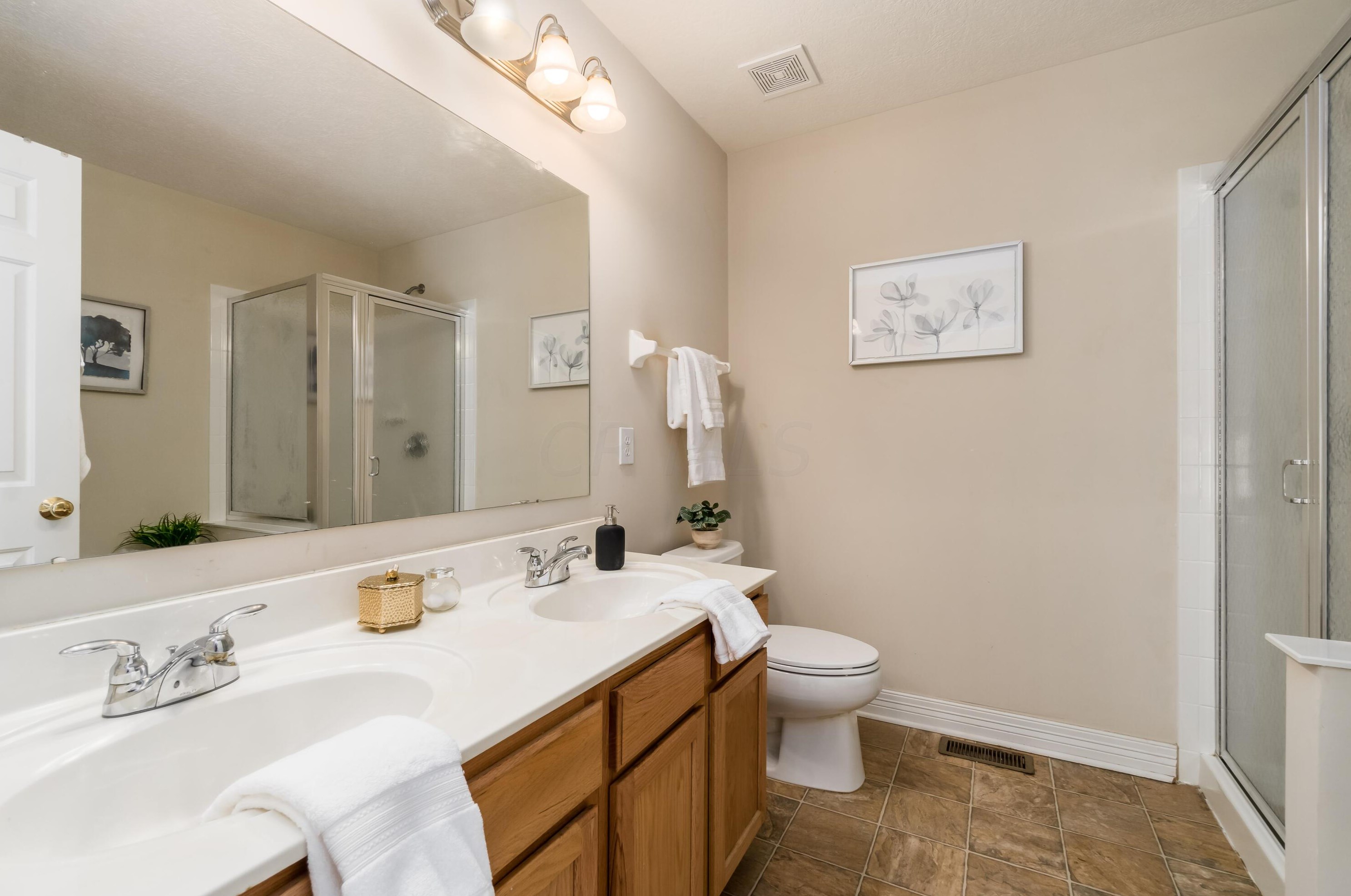 2833 Gablewood Dr, Columbus OH 43219-5030 exterior