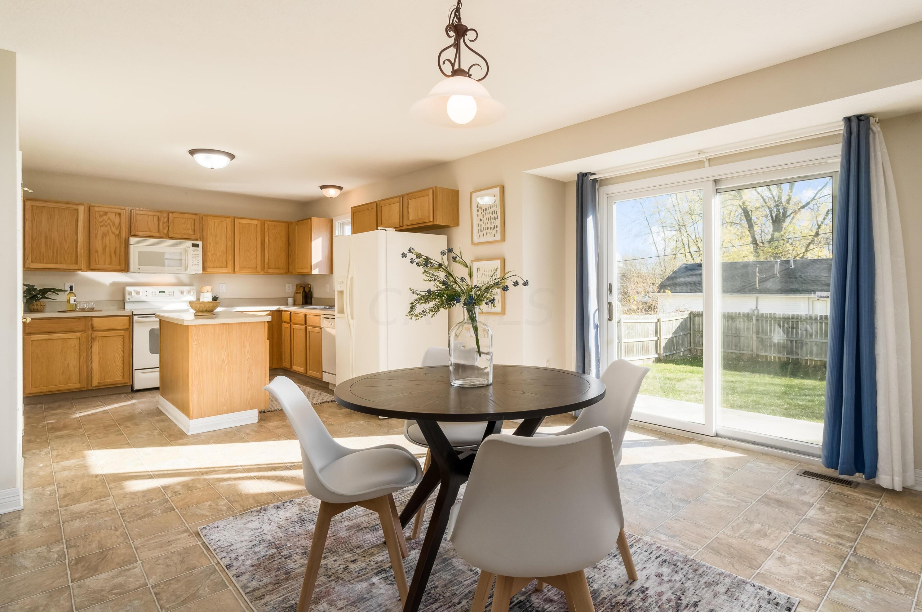 2833 Gablewood Dr, Columbus OH 43219-5030 exterior