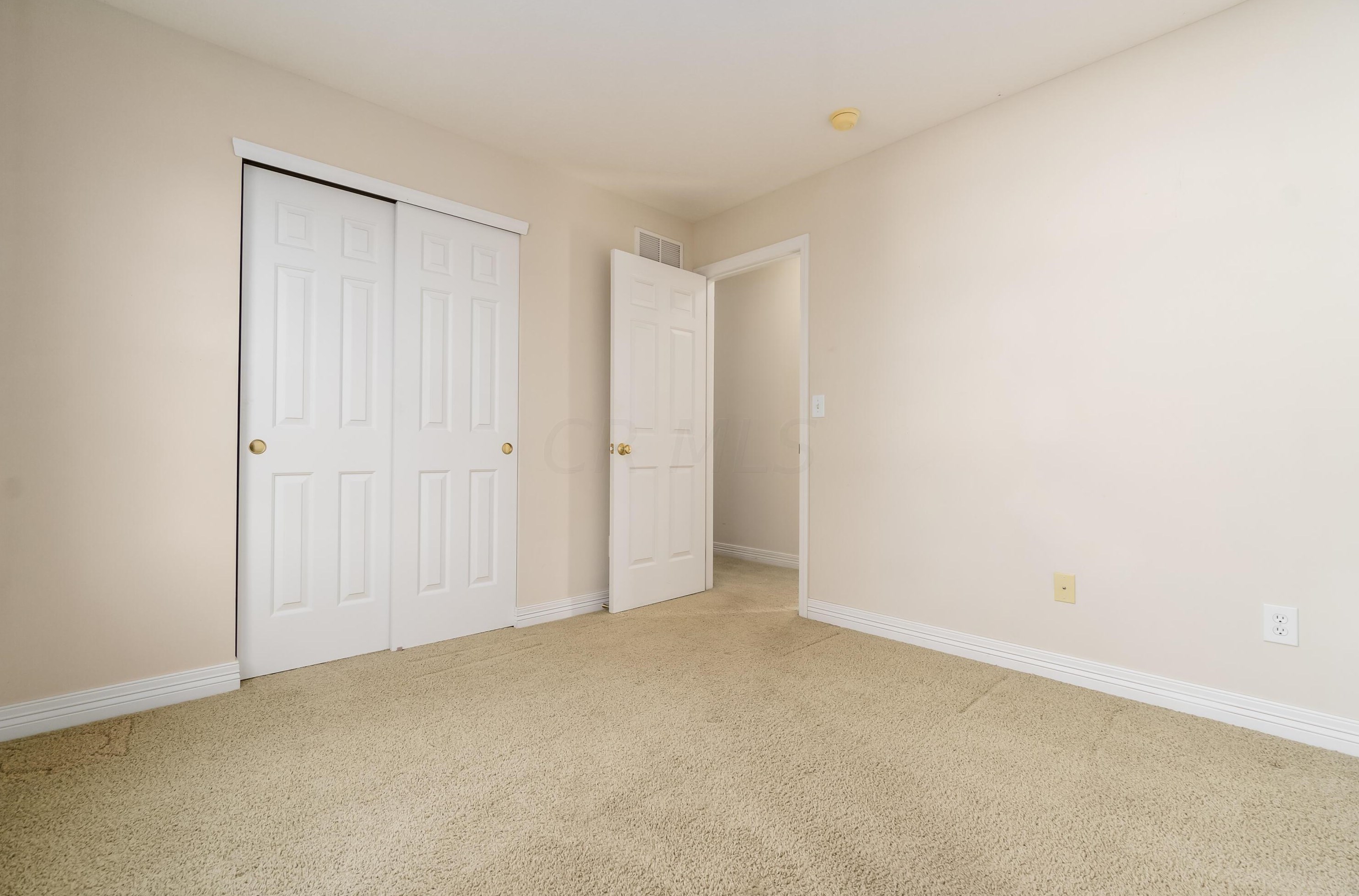 2833 Gablewood Dr, Columbus OH 43219-5030 exterior