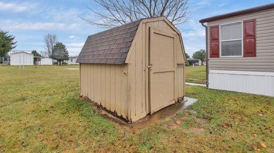 170 Spruce Ridge Dr, Ashville OH  43103-1090 exterior