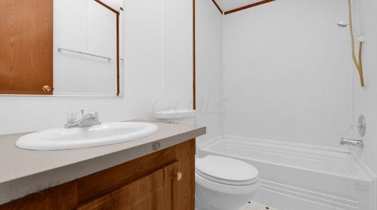 170 Spruce Ridge Dr, Ashville OH  43103-1090 exterior