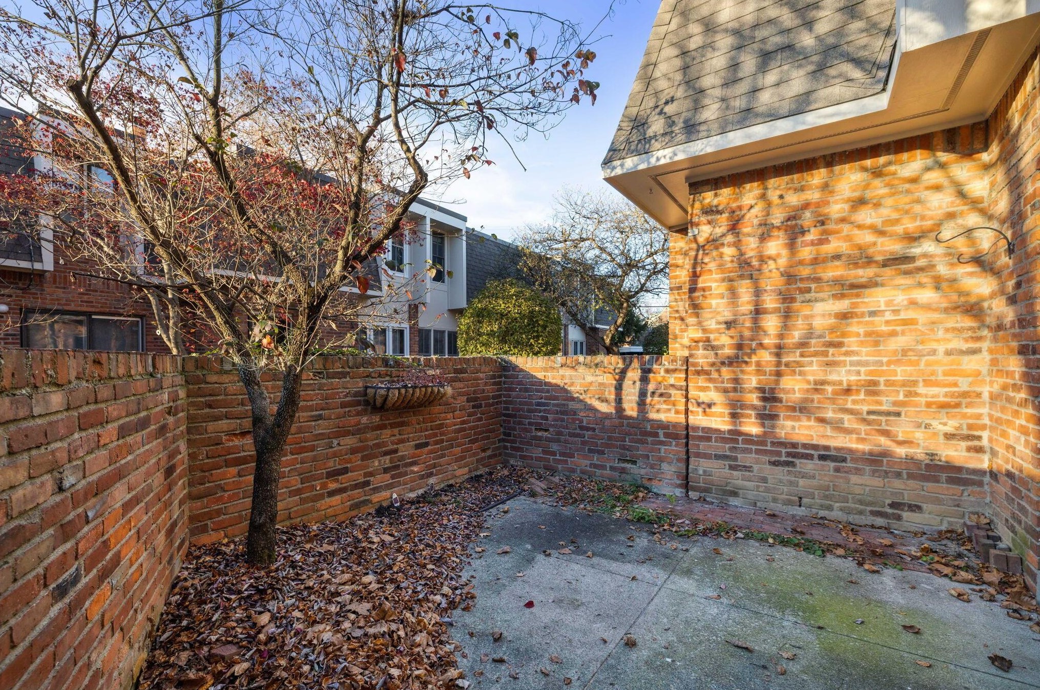 1568 Lafayette Dr, Columbus OH 43220-3867 exterior