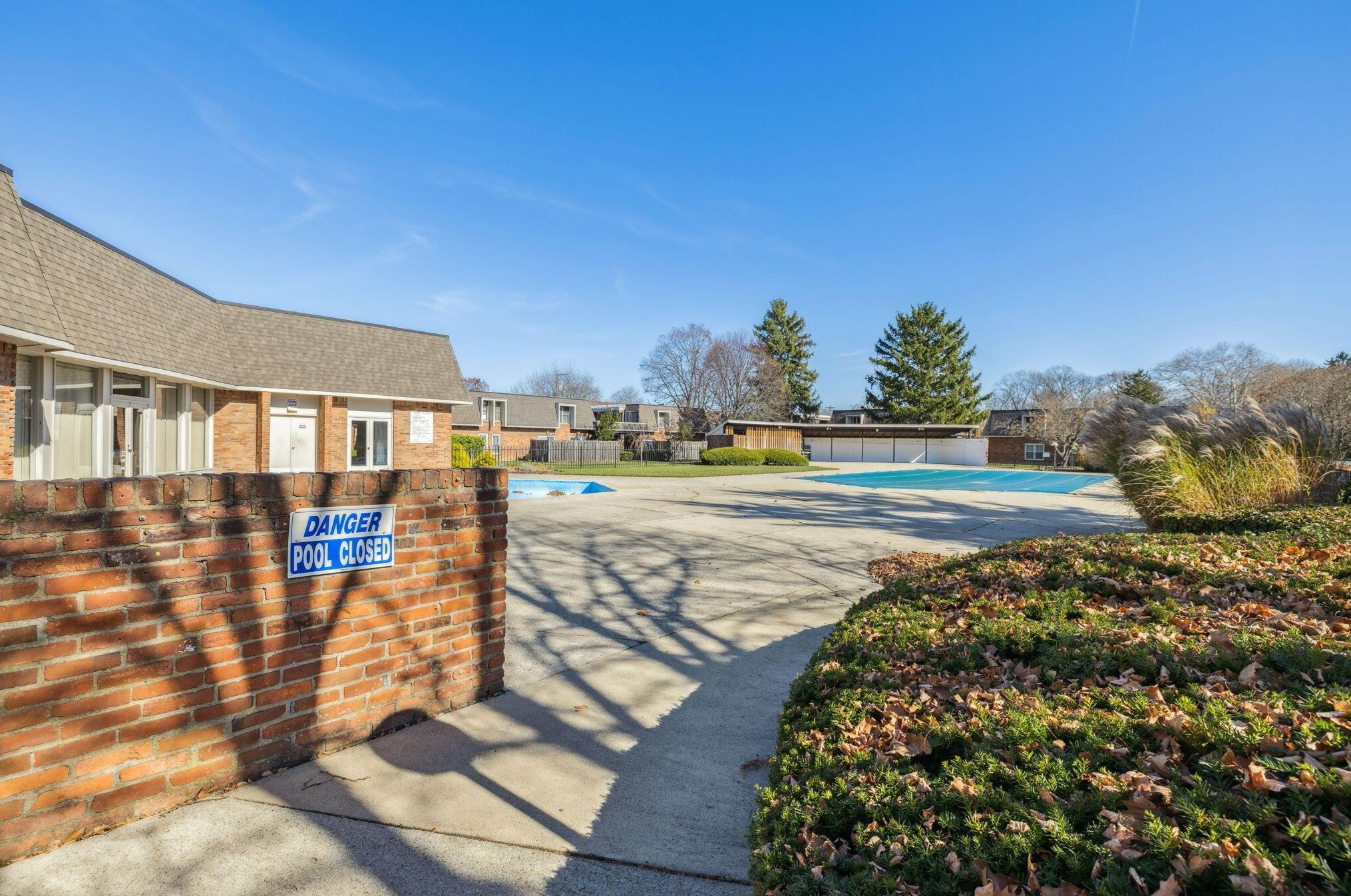 1568 Lafayette Dr, Columbus OH 43220-3867 exterior